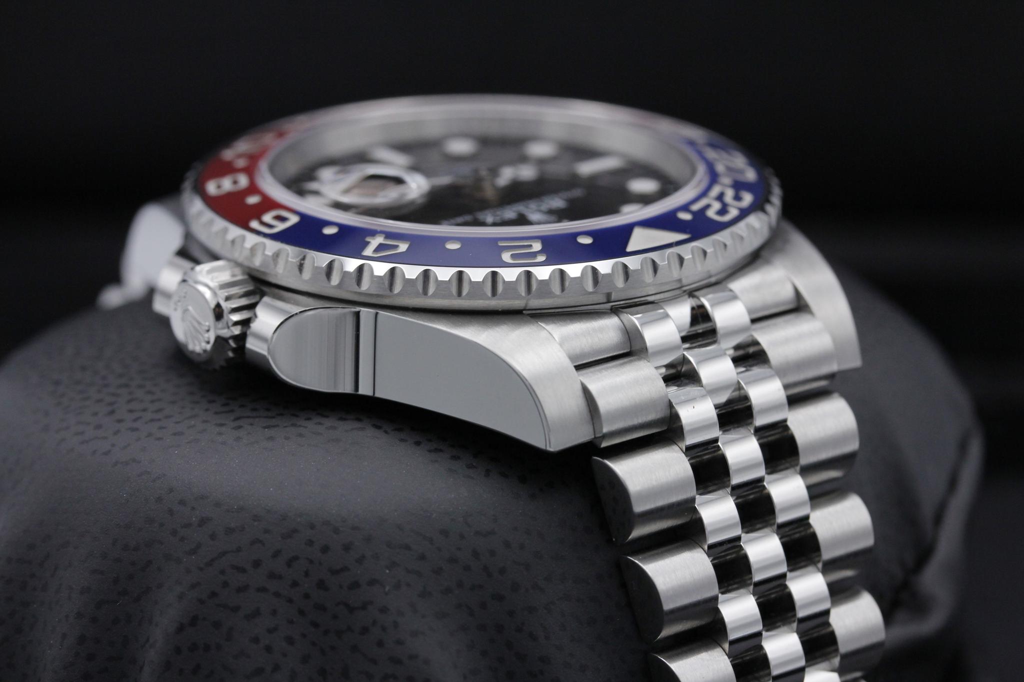 Watch Image 4
