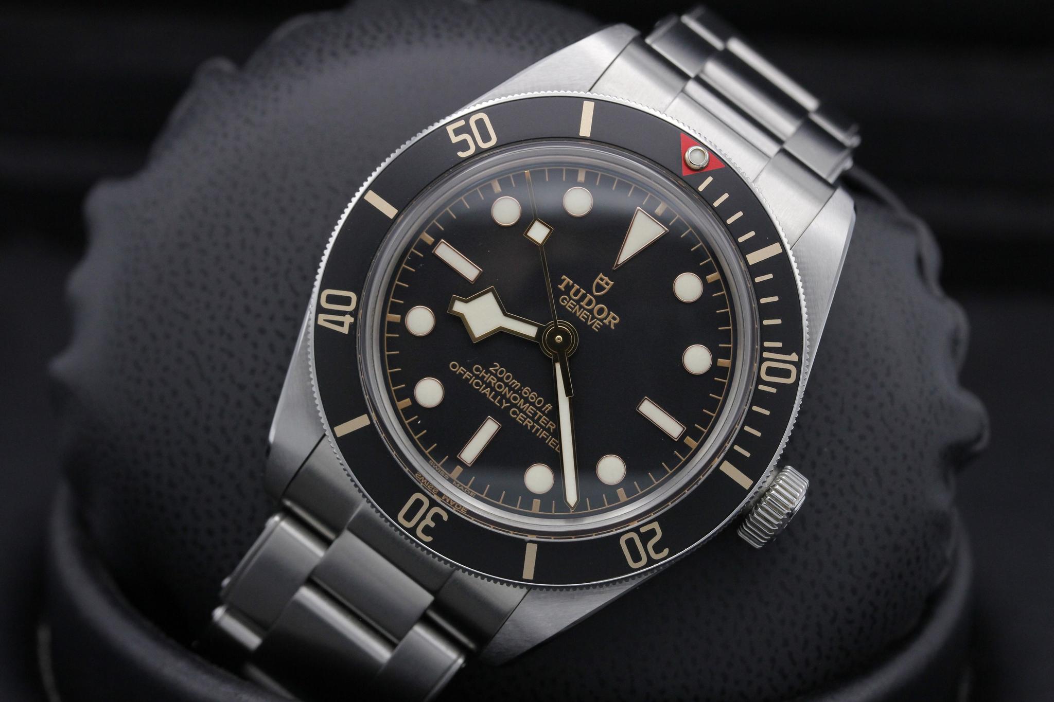 Watch Image 10