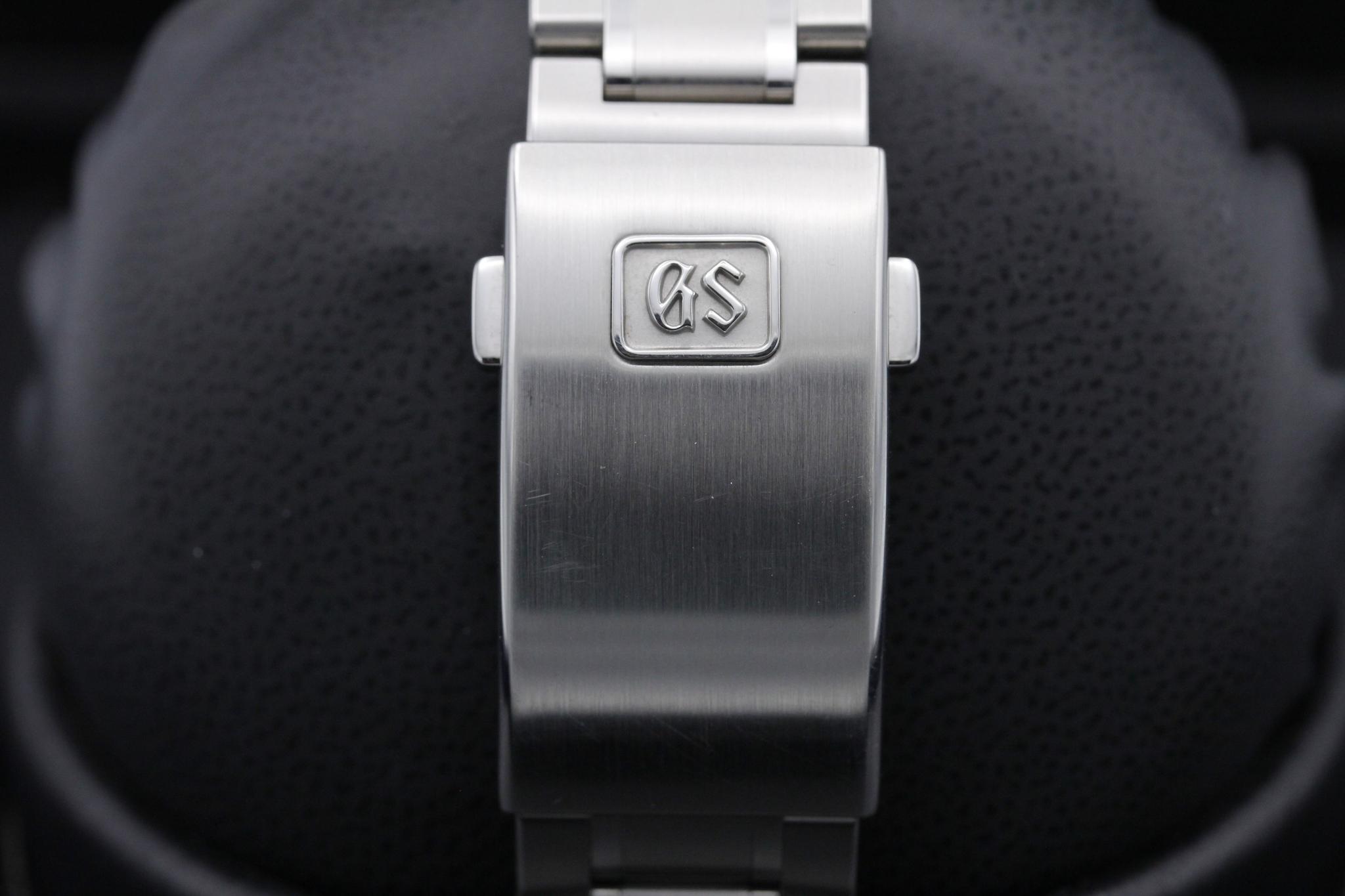 Watch Image 8