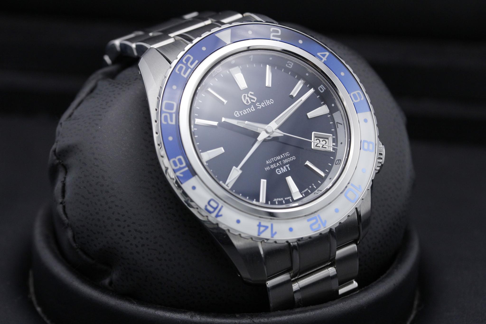 Watch Image 10