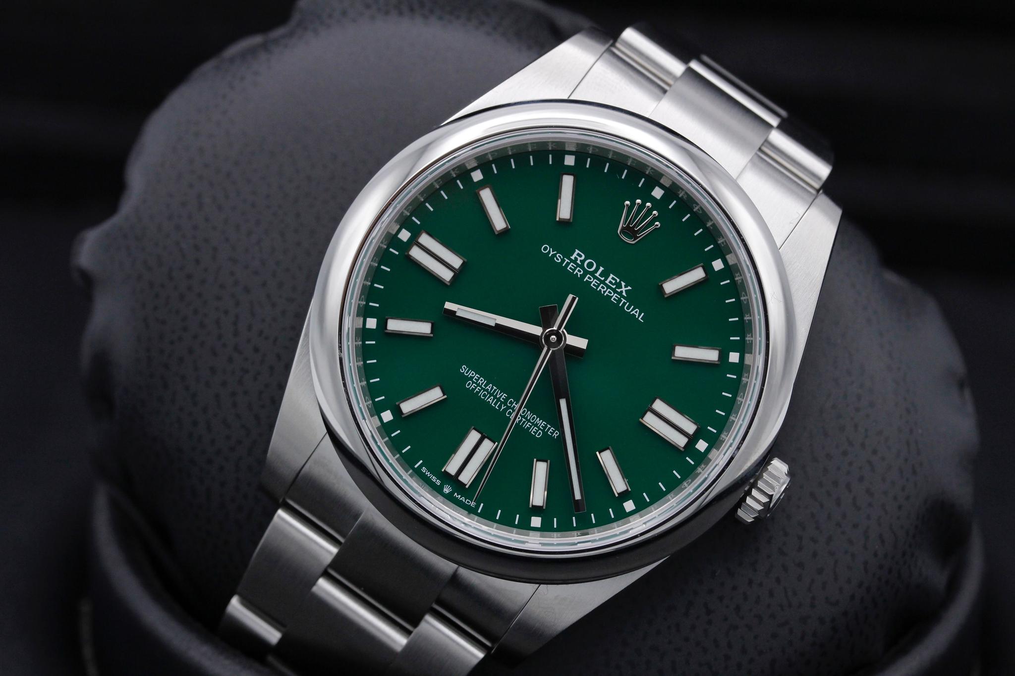 Watch Image 10