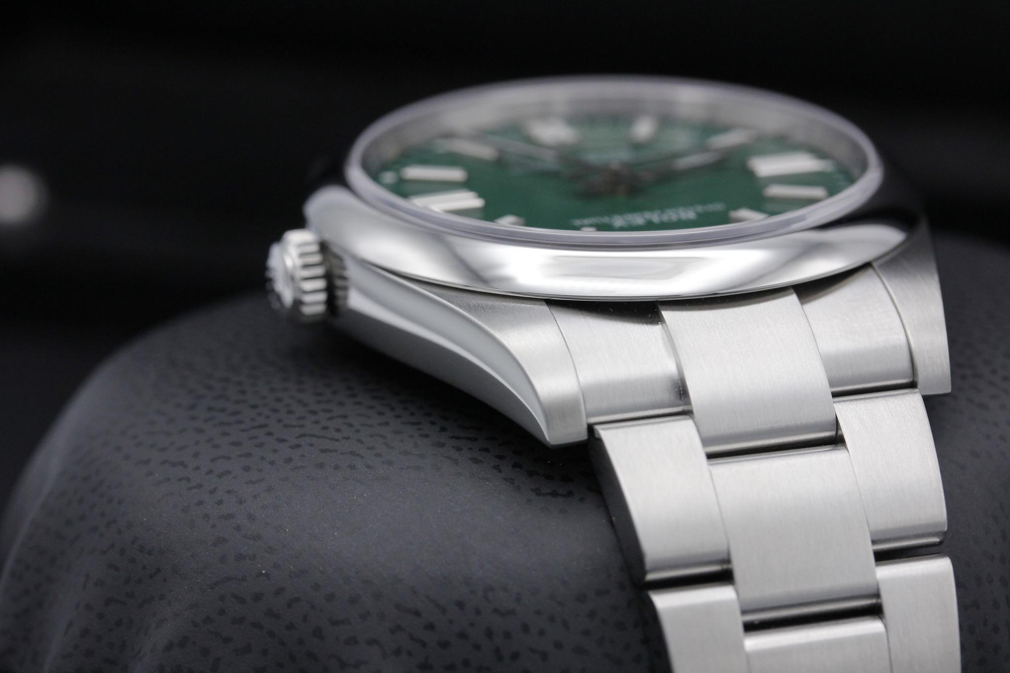 Watch Image 4