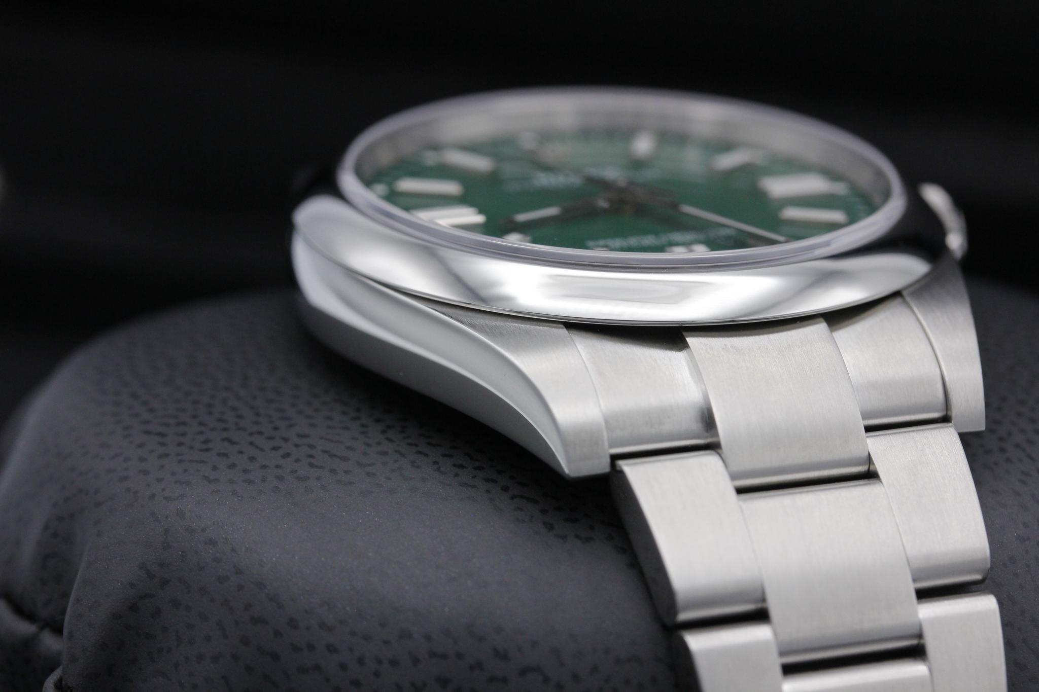 Watch Image 6