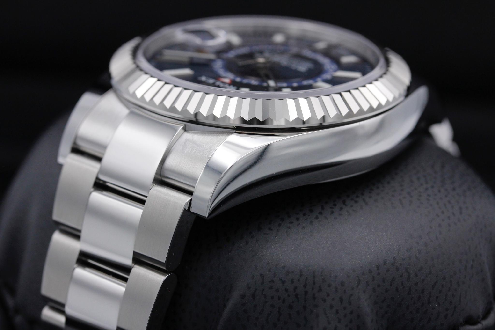 Watch Image 5