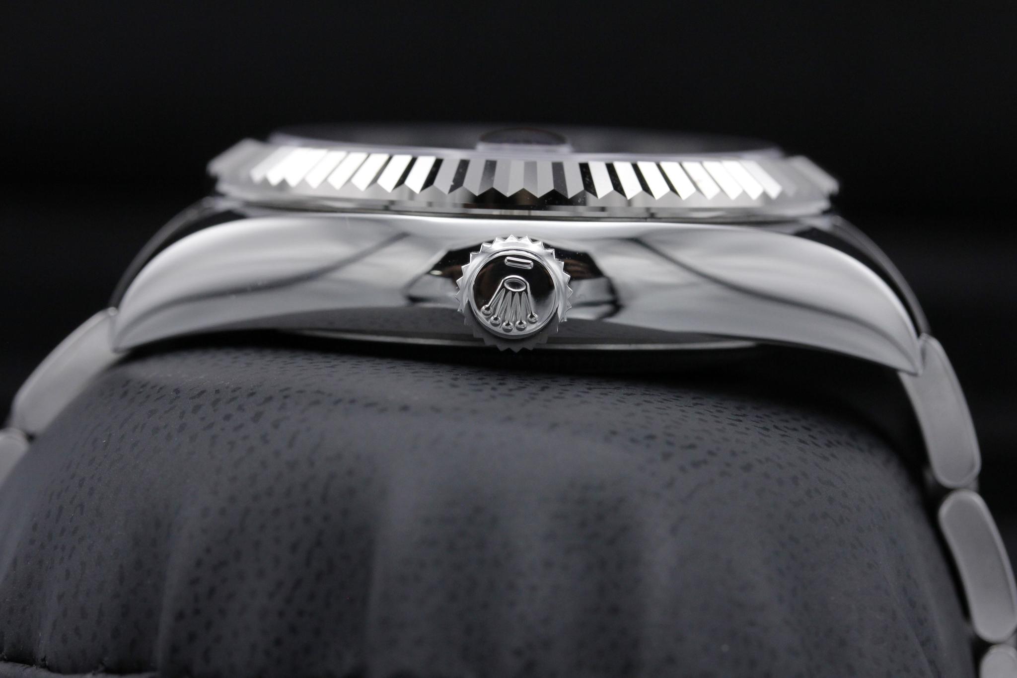 Watch Image 3