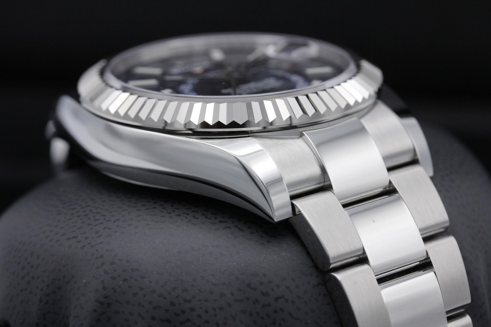 Watch Image 6
