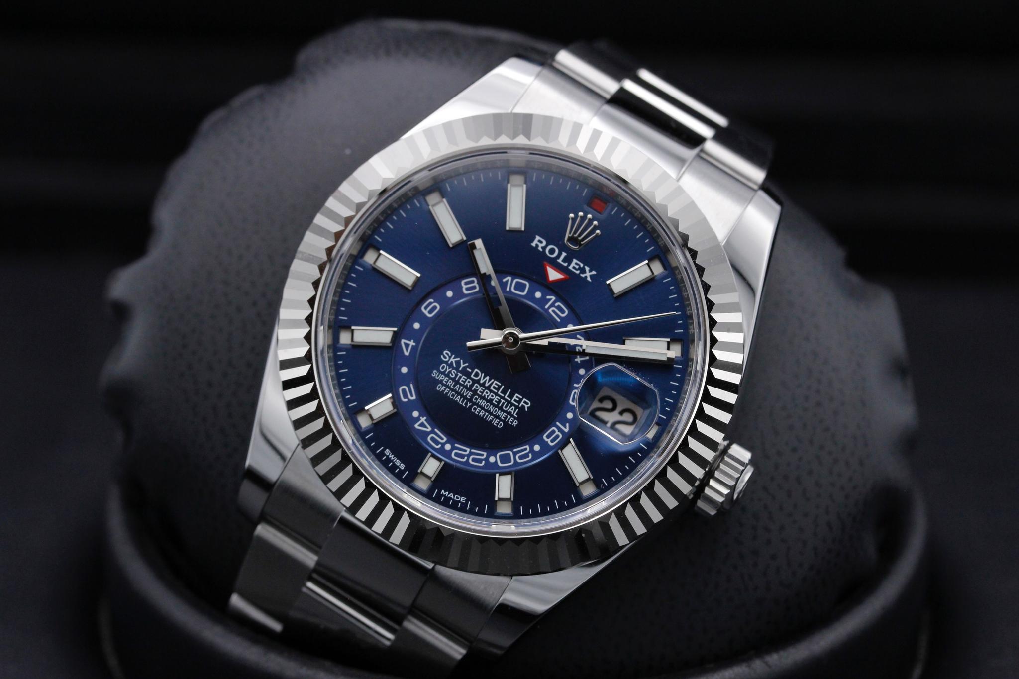 Watch Image 10