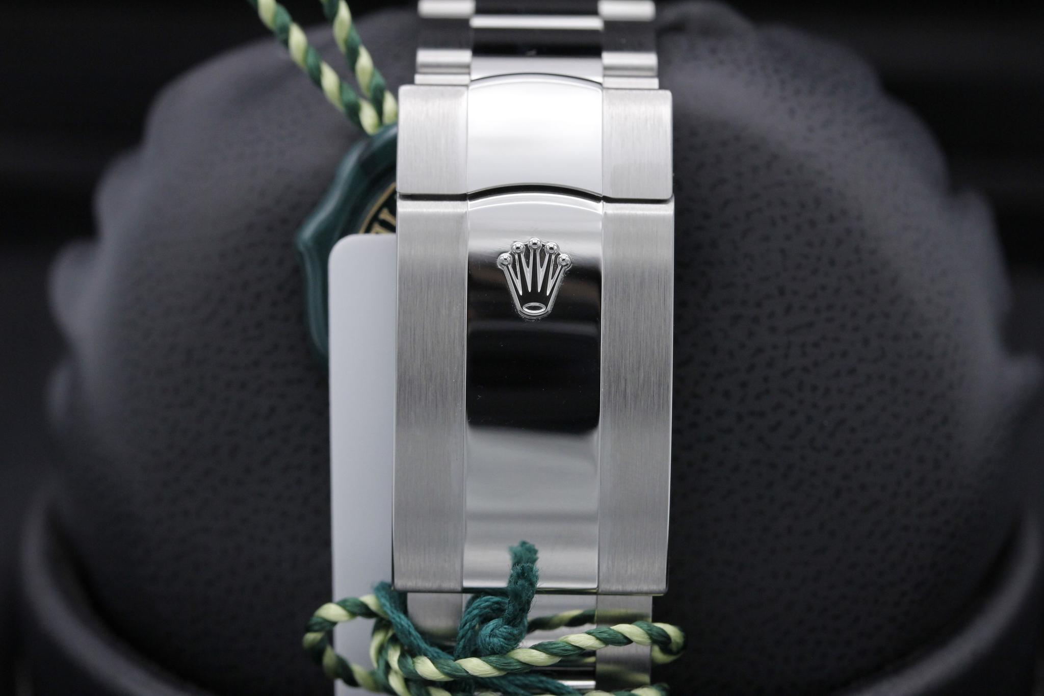Watch Image 8