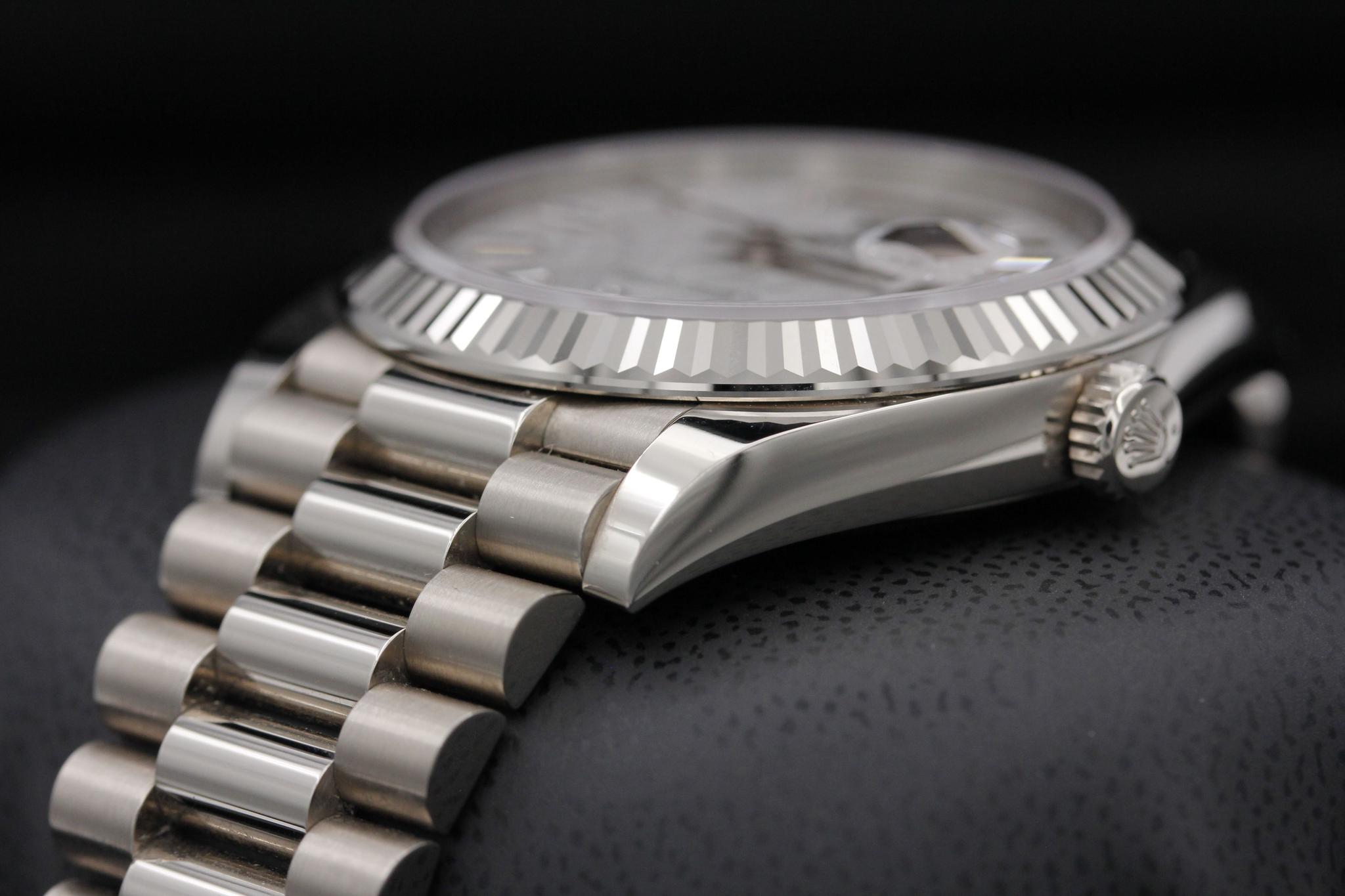 Watch Image 2