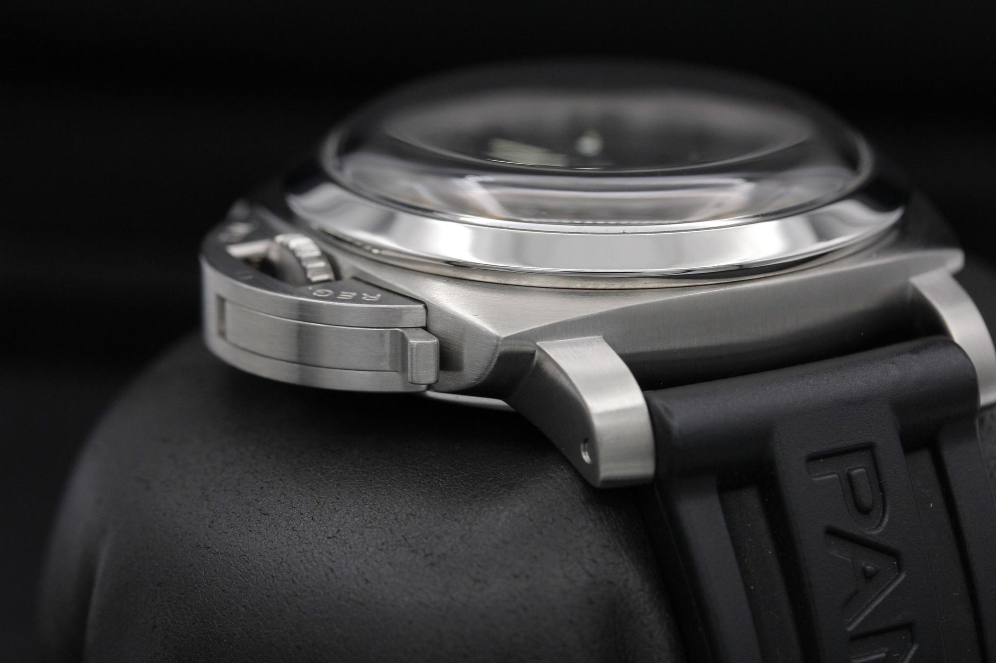 Watch Image 4