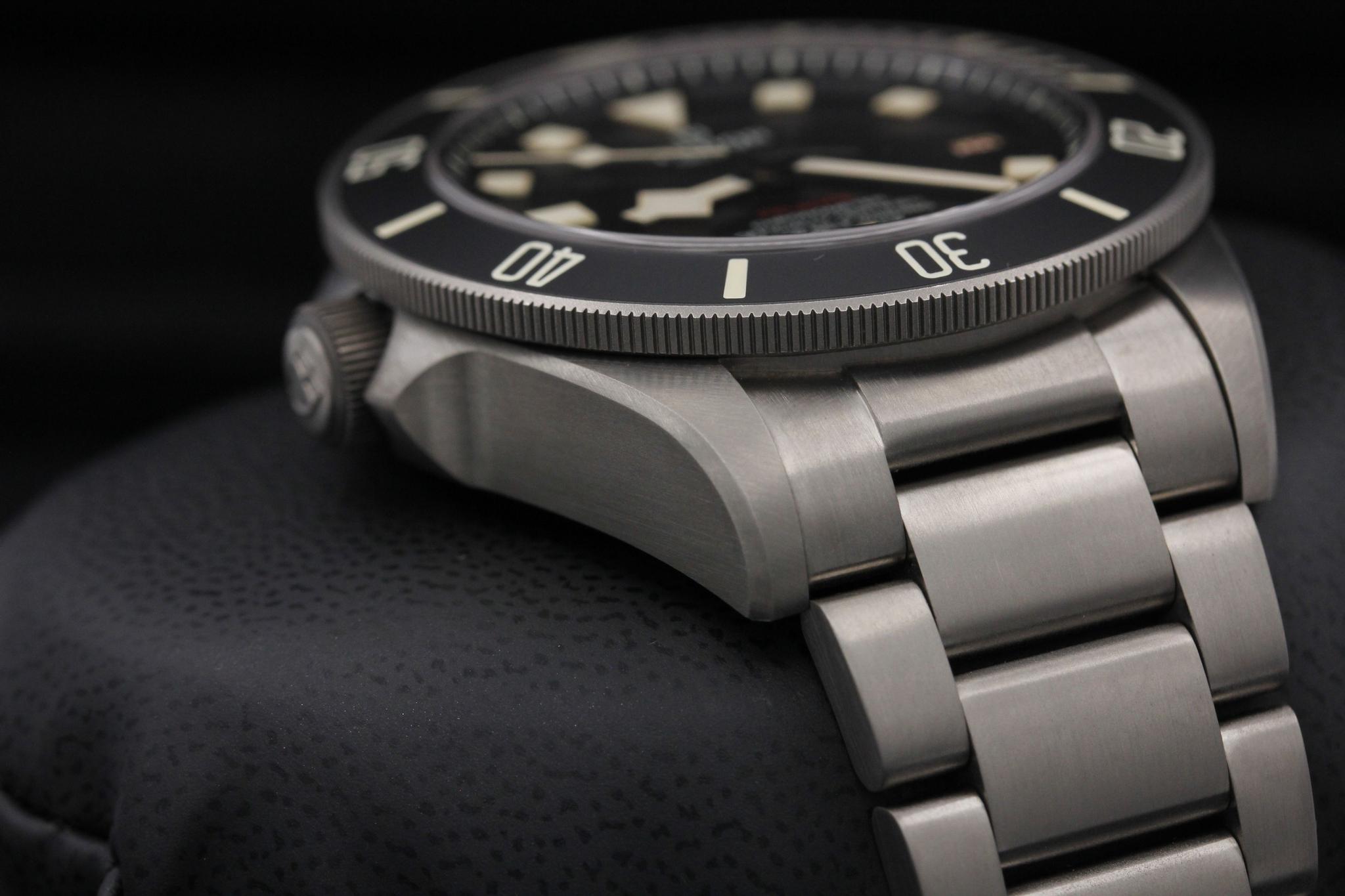 Watch Image 4