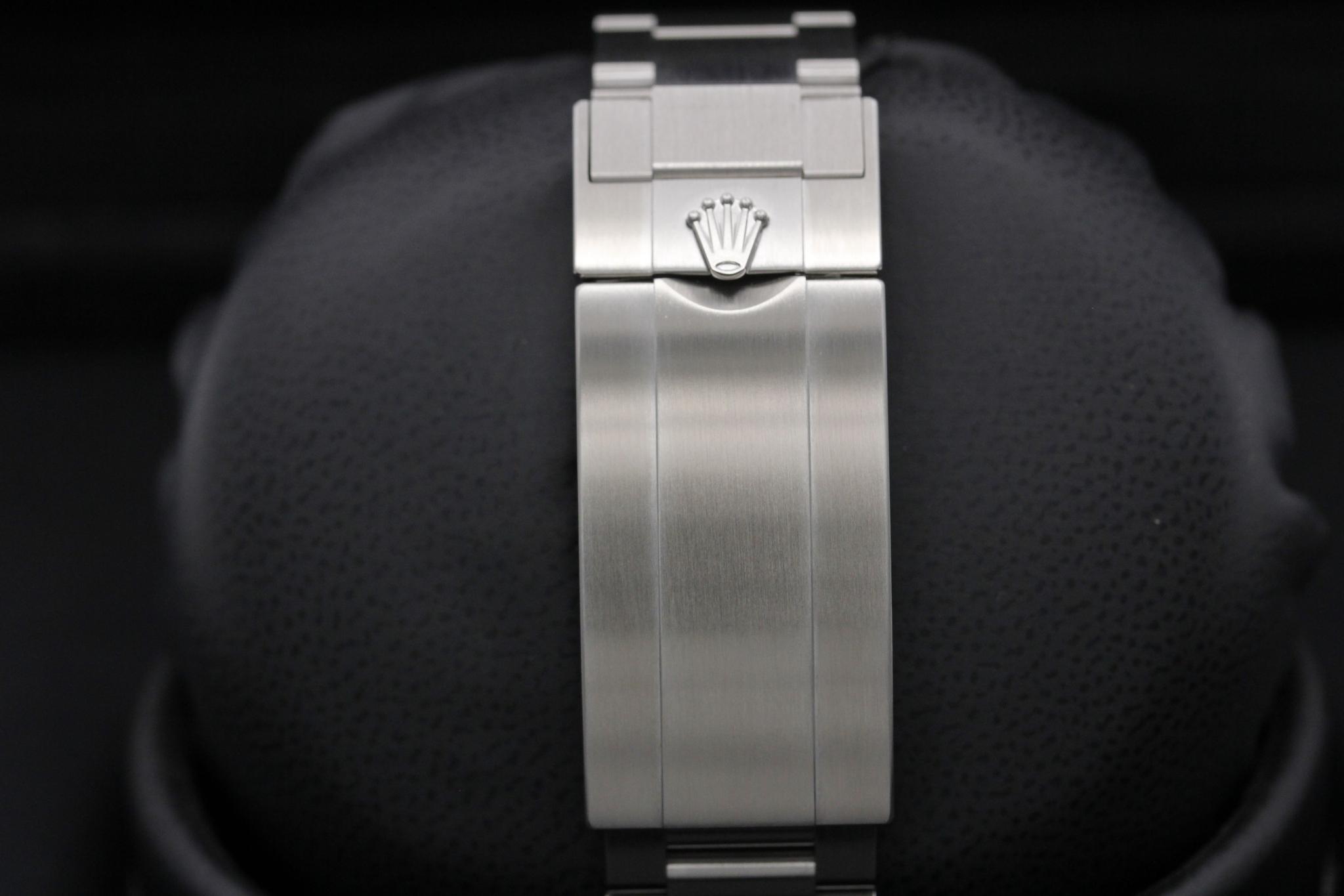 Watch Image 8