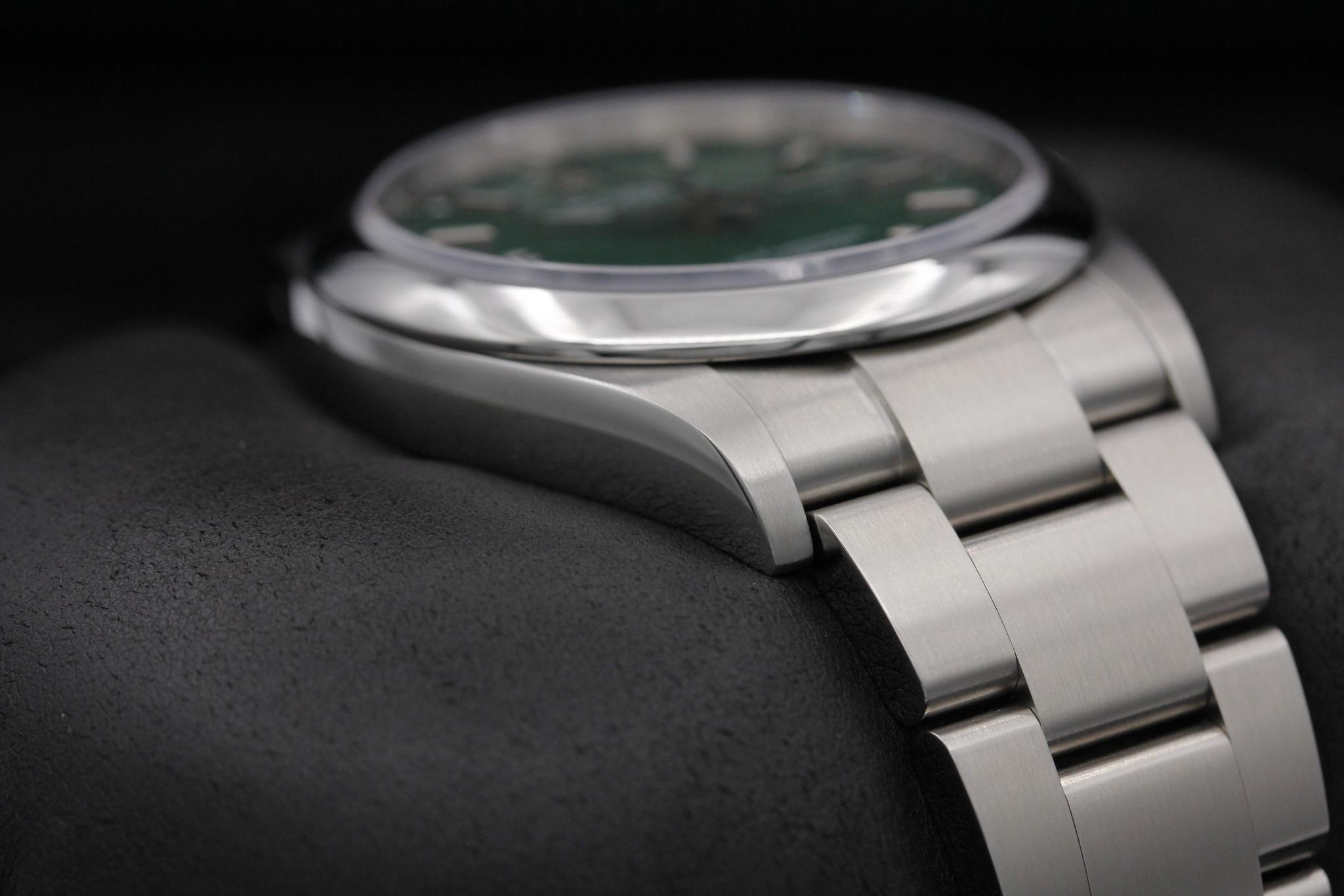 Watch Image 6