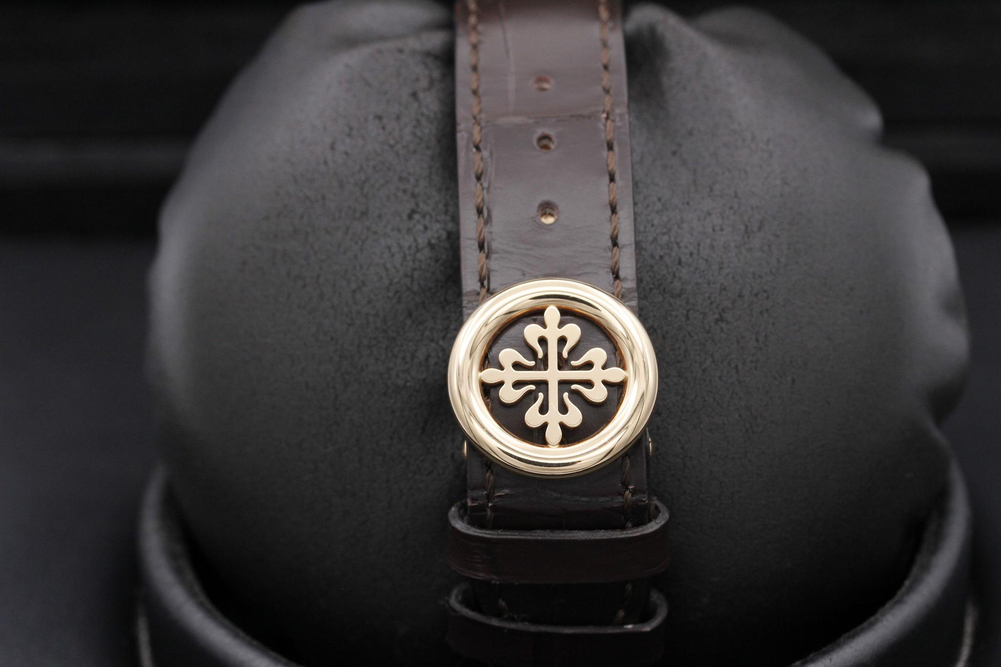 Watch Image 8