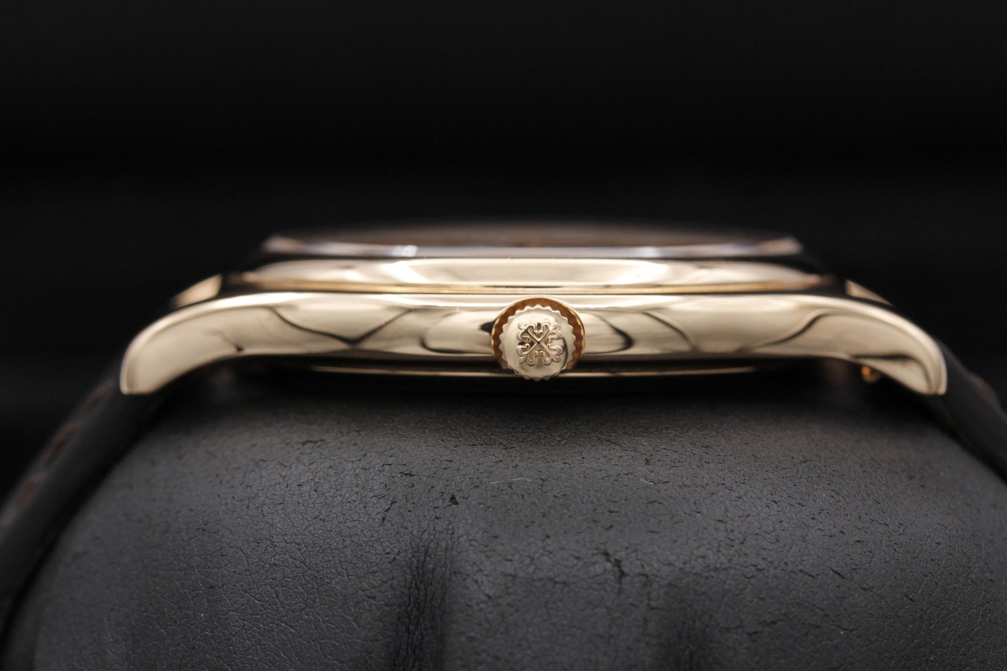 Watch Image 3
