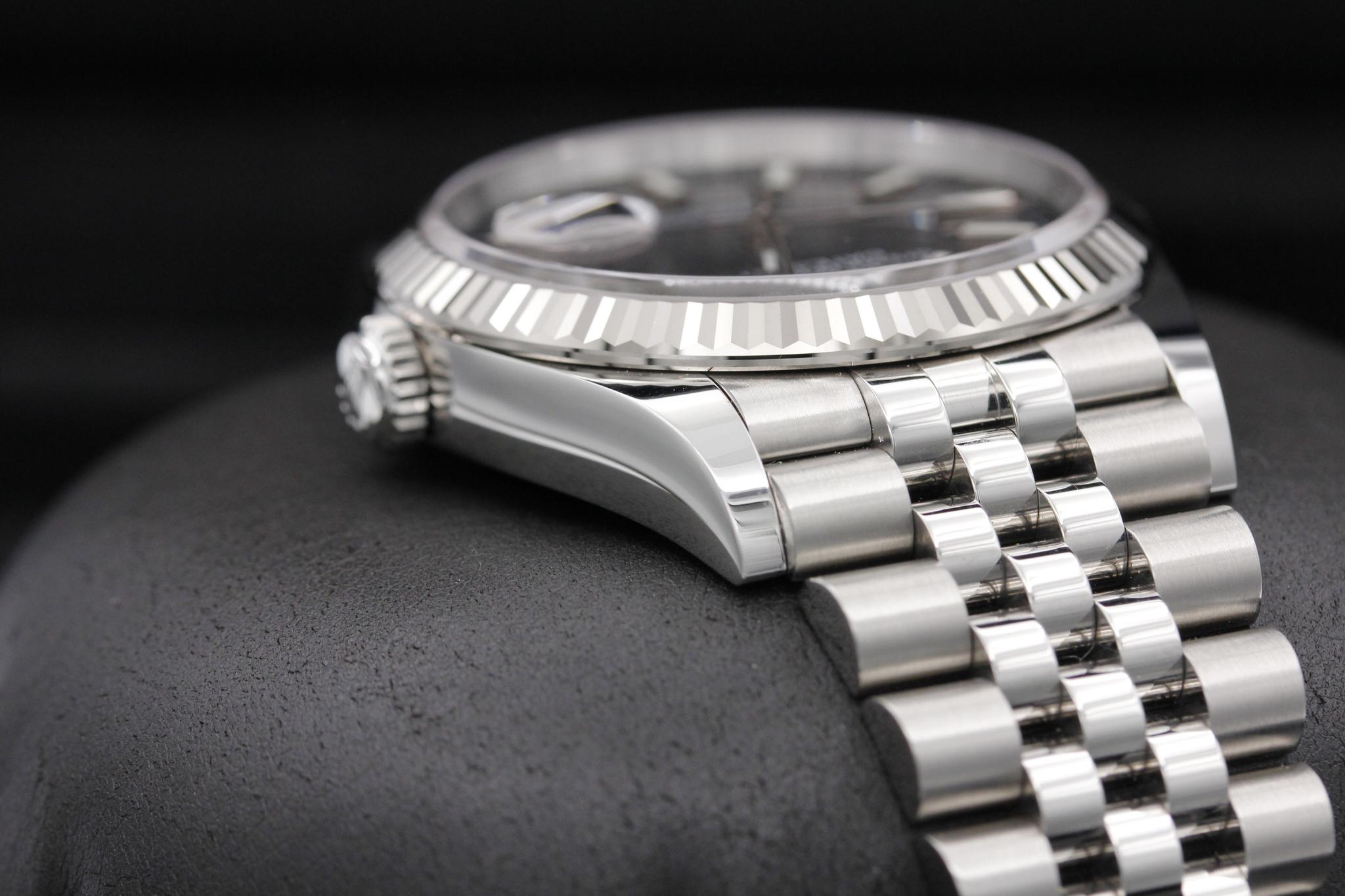 Watch Image 4