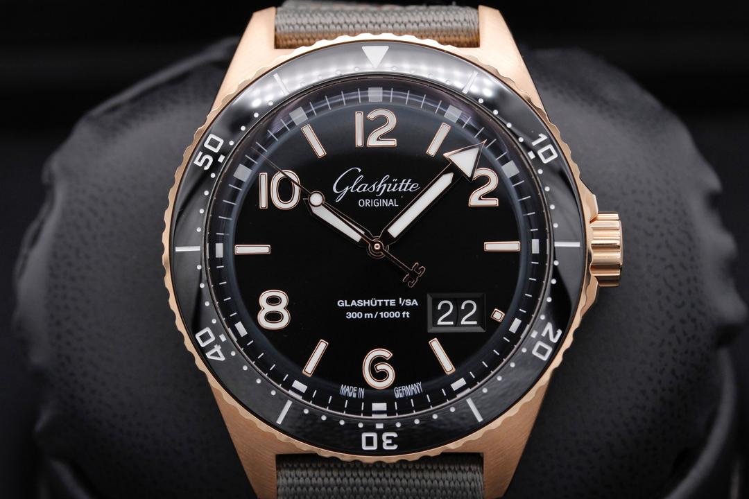 Glashutte Original SeaQ Panorama Date 1-36-13-03-90-34