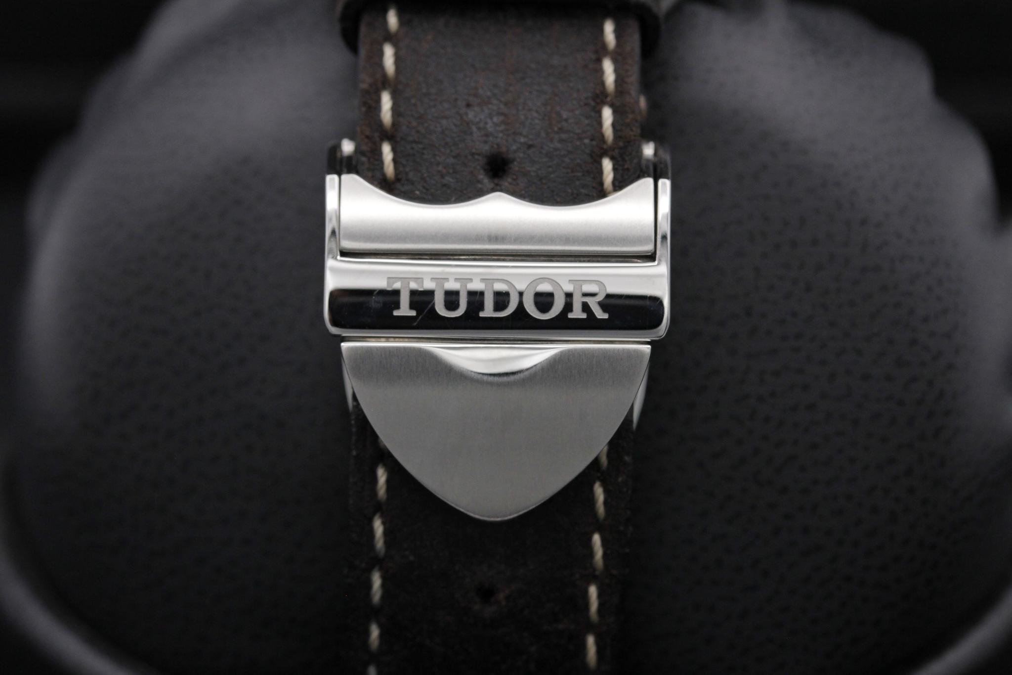 Watch Image 7