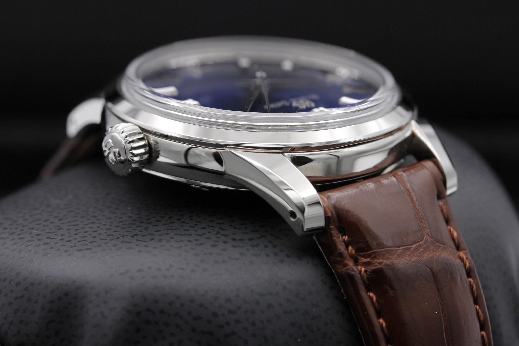 Watch Image 4