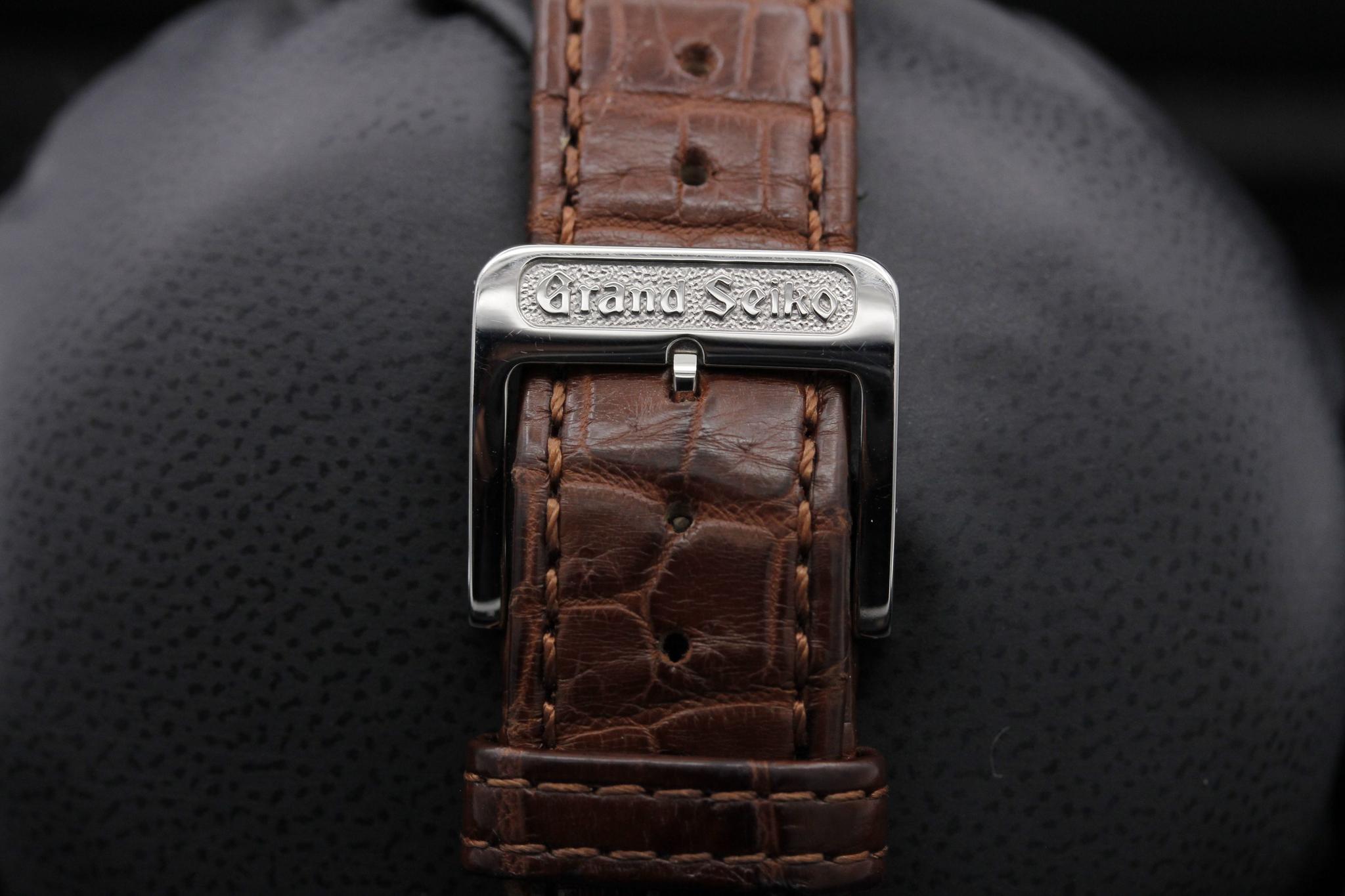 Watch Image 8