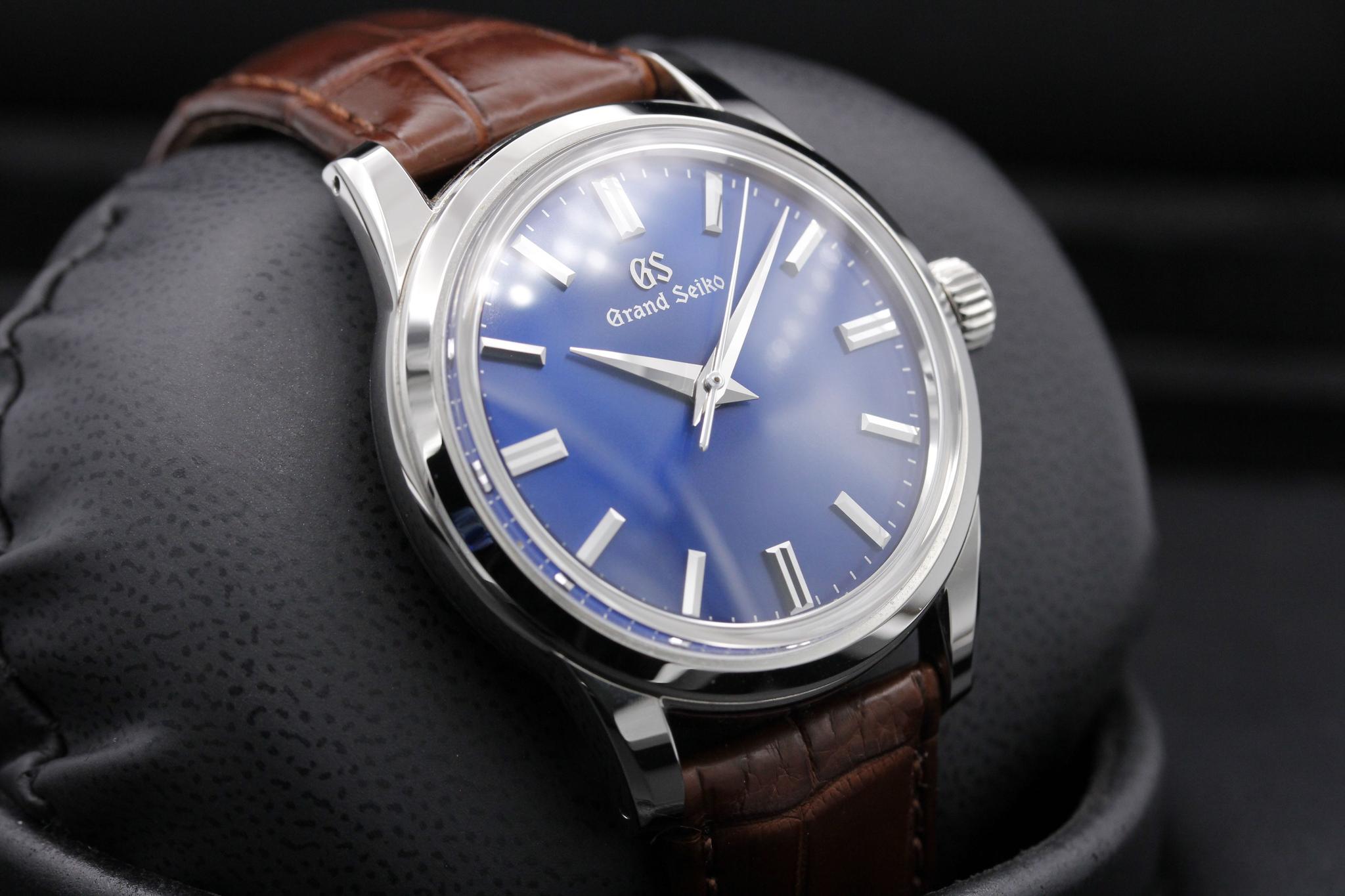 Watch Image 10