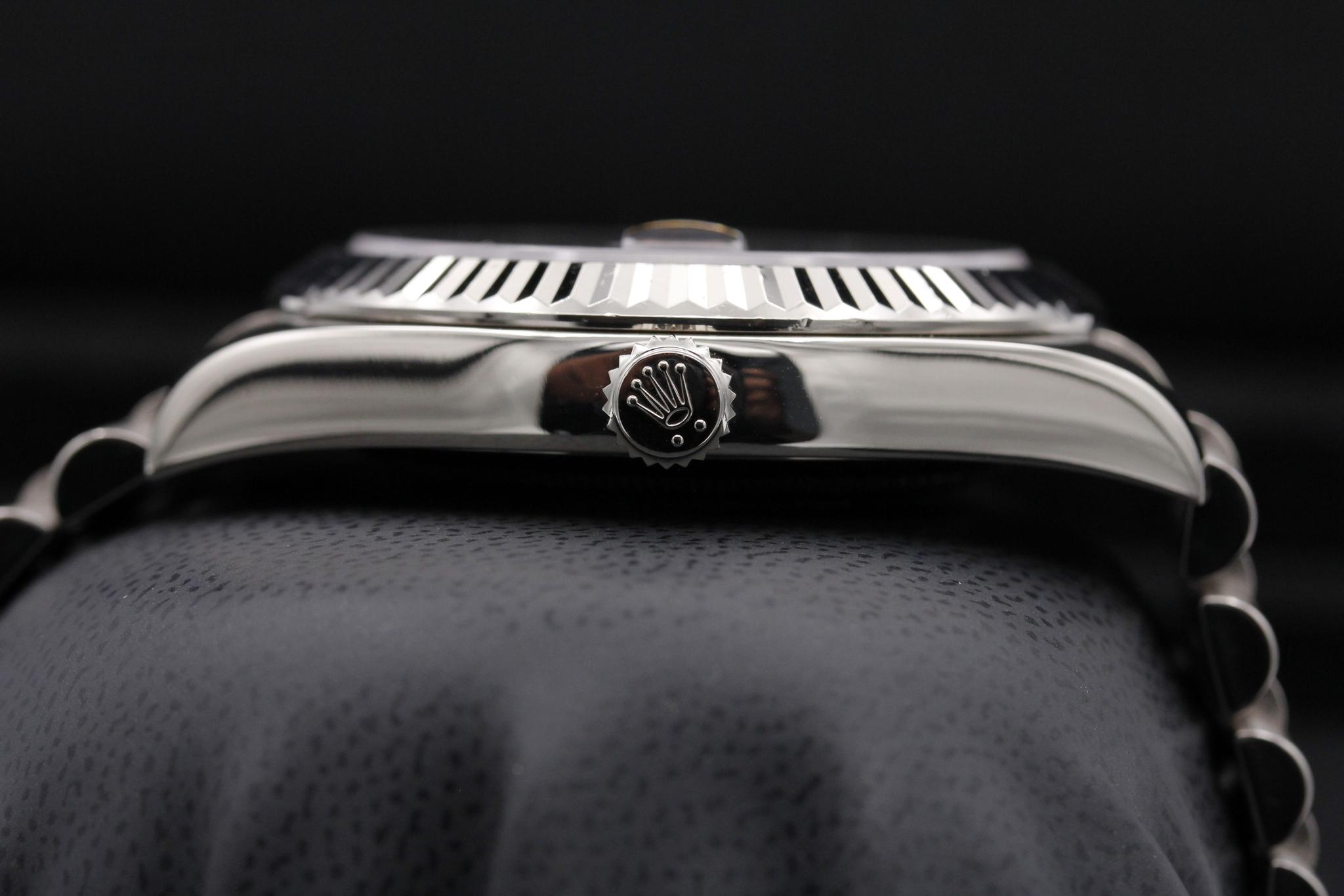 Watch Image 3