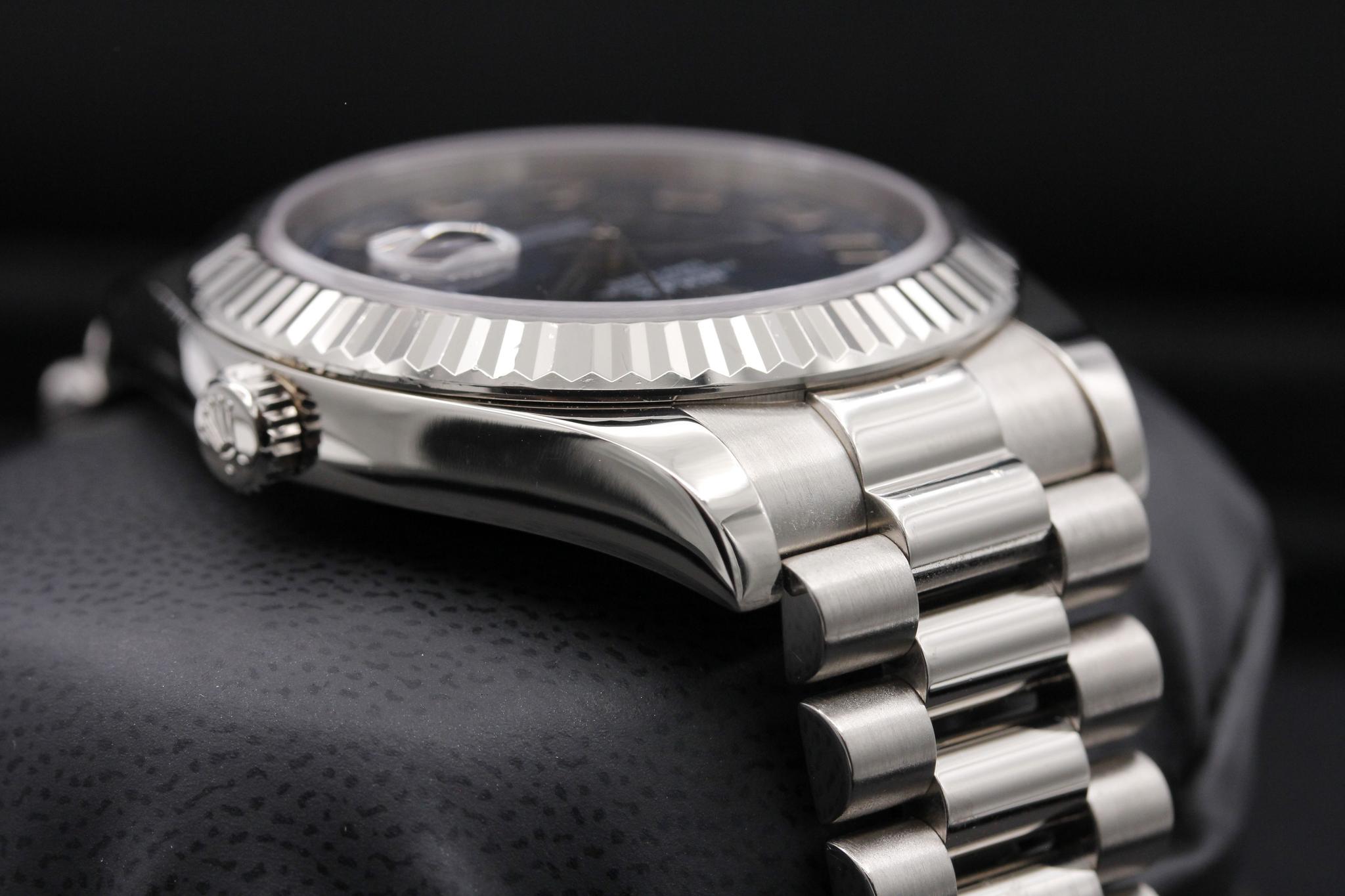 Watch Image 4