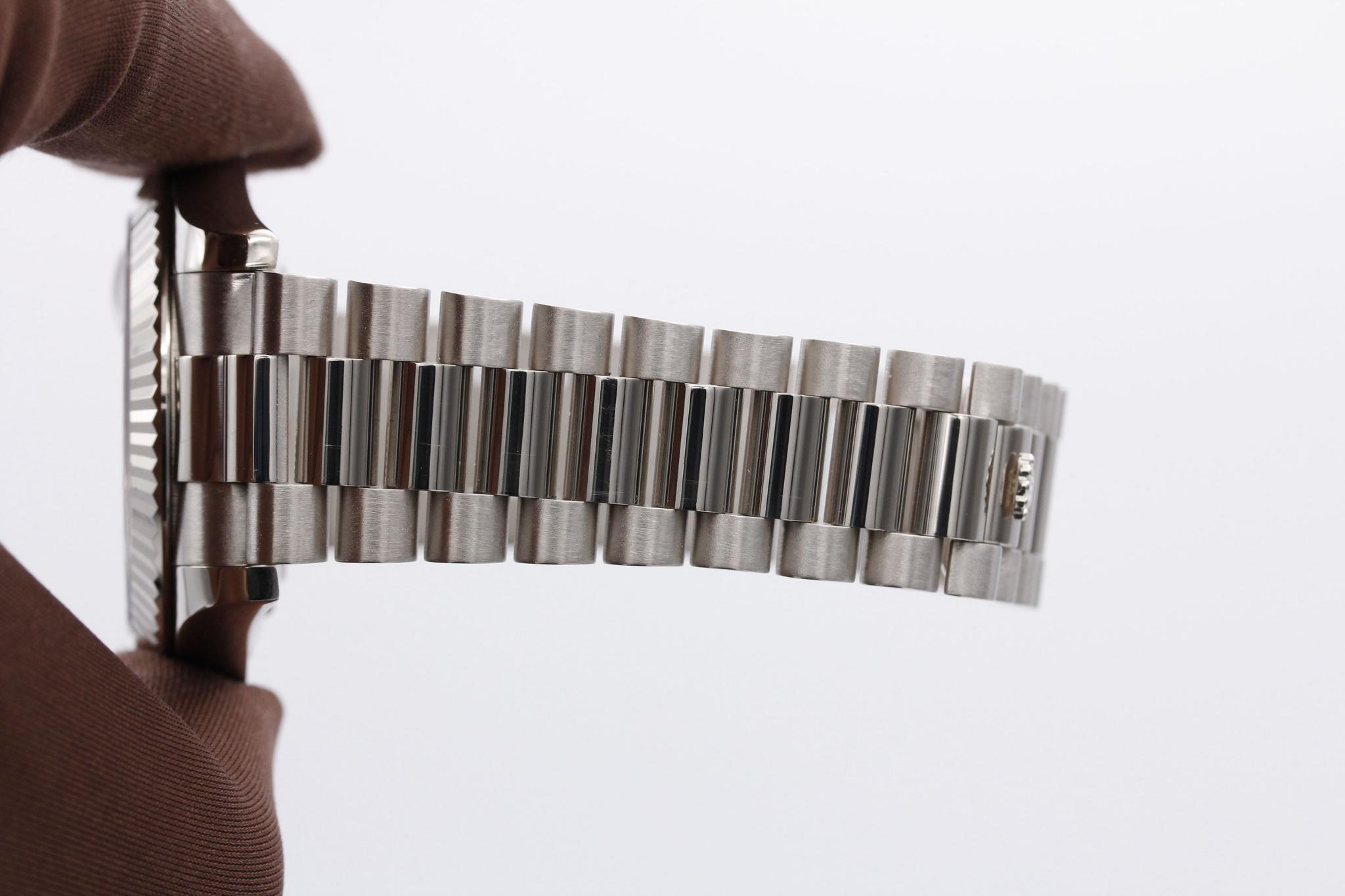 Watch Image 9