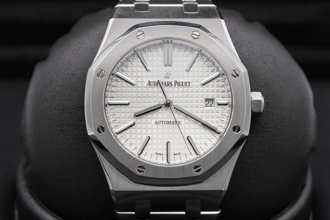 Audemars Piguet Royal Oak 15400ST.OO.1220ST.02