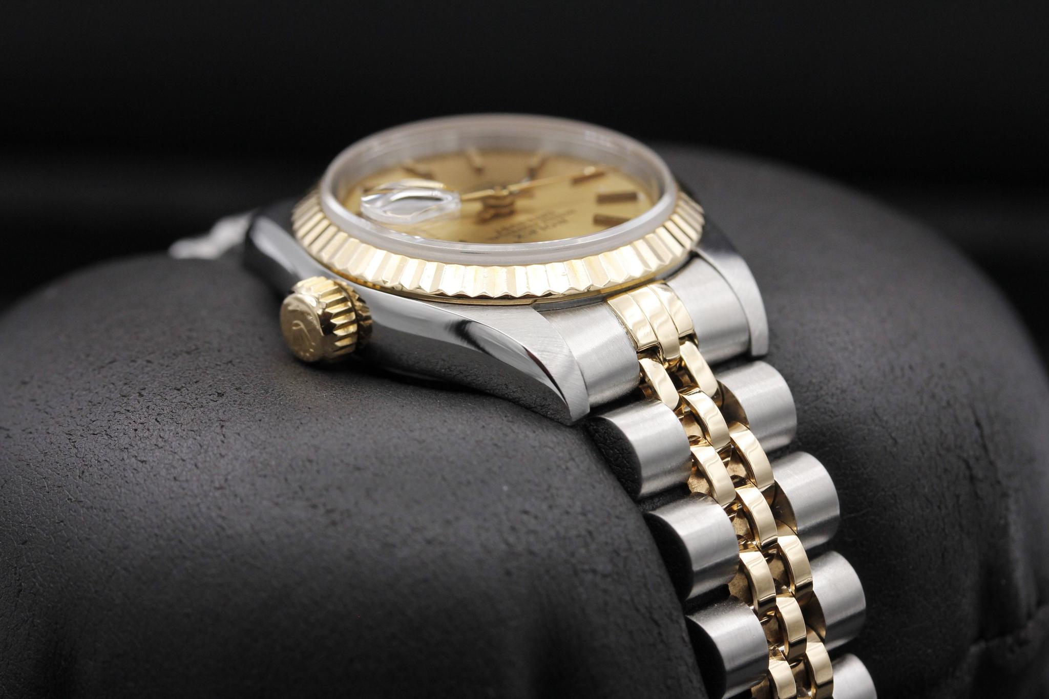 Watch Image 4
