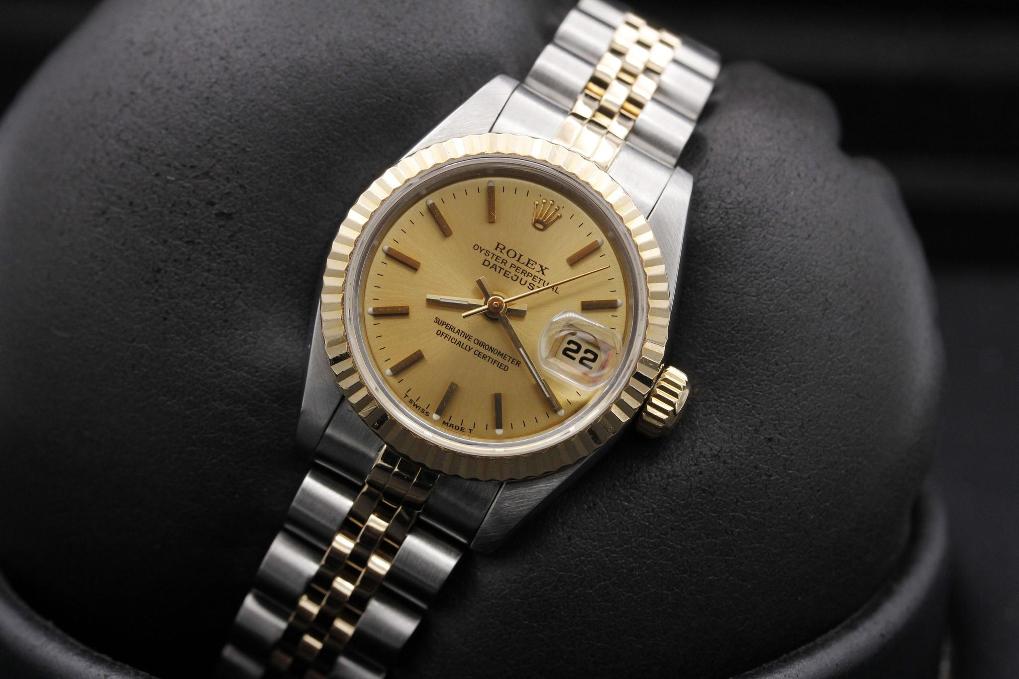 Watch Image 9
