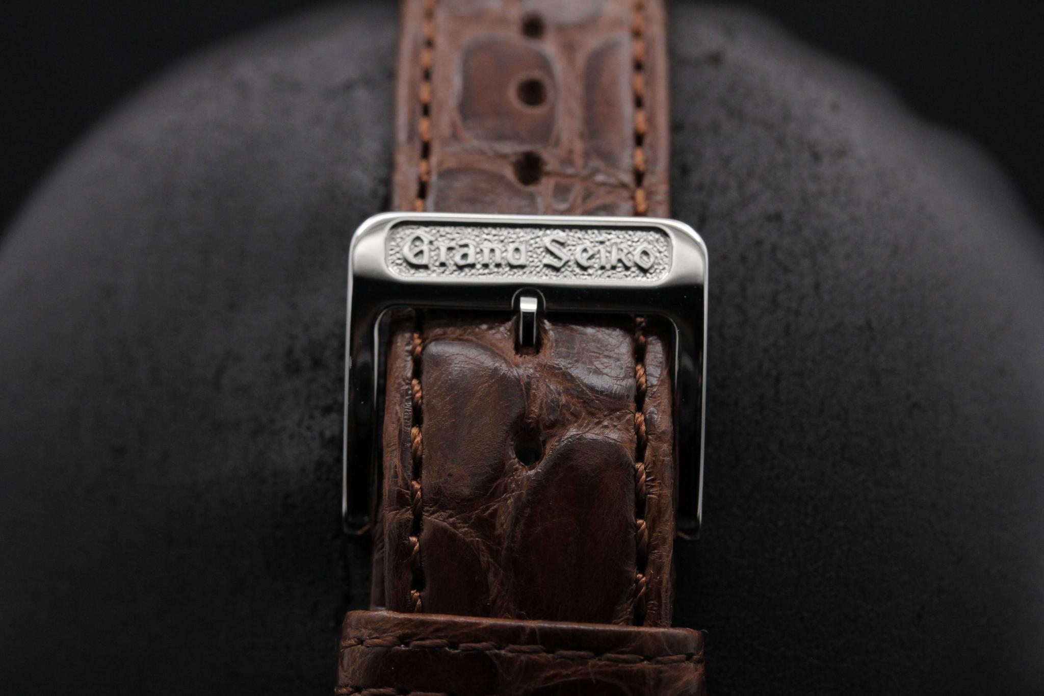 Watch Image 8