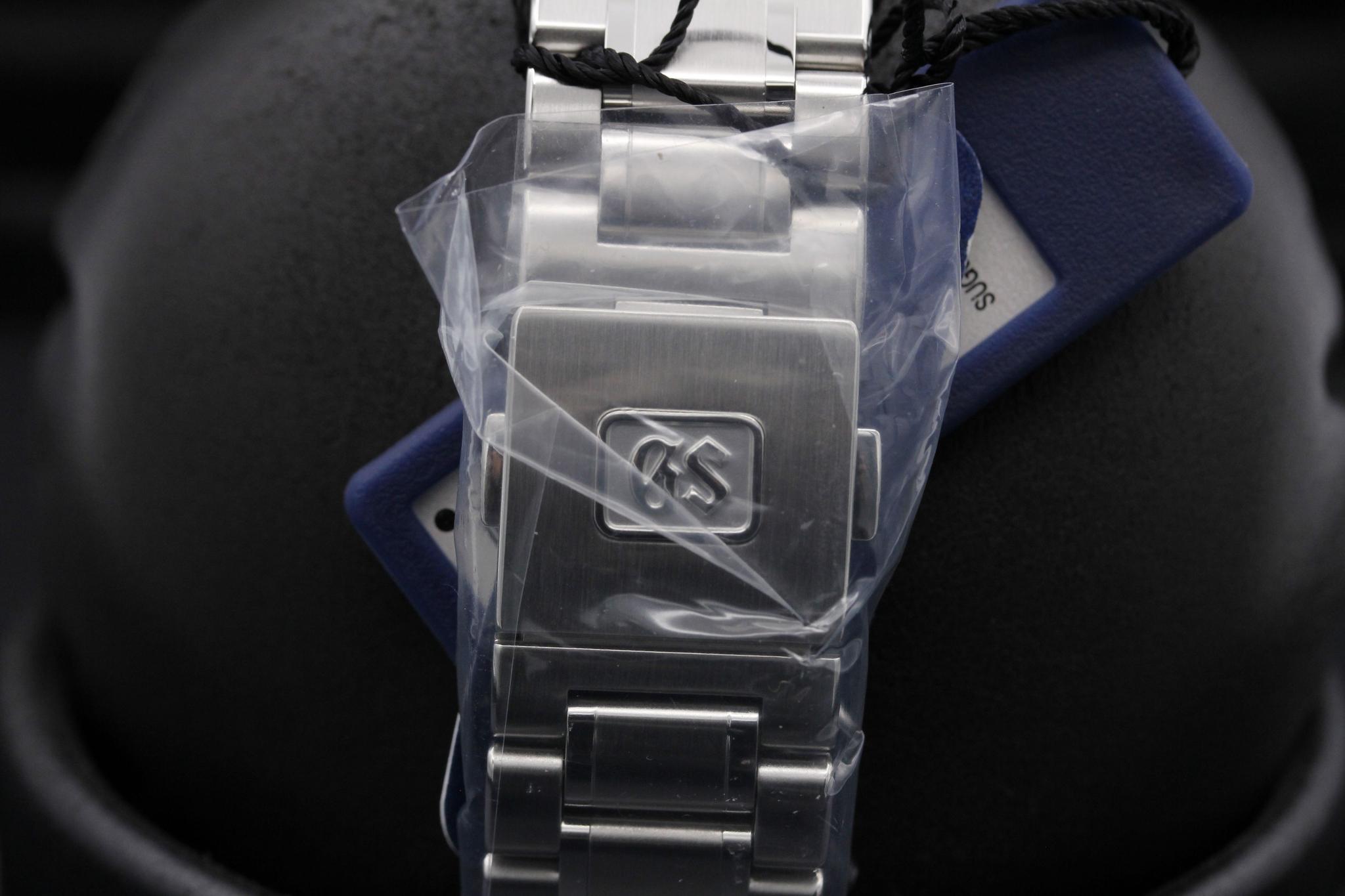 Watch Image 8