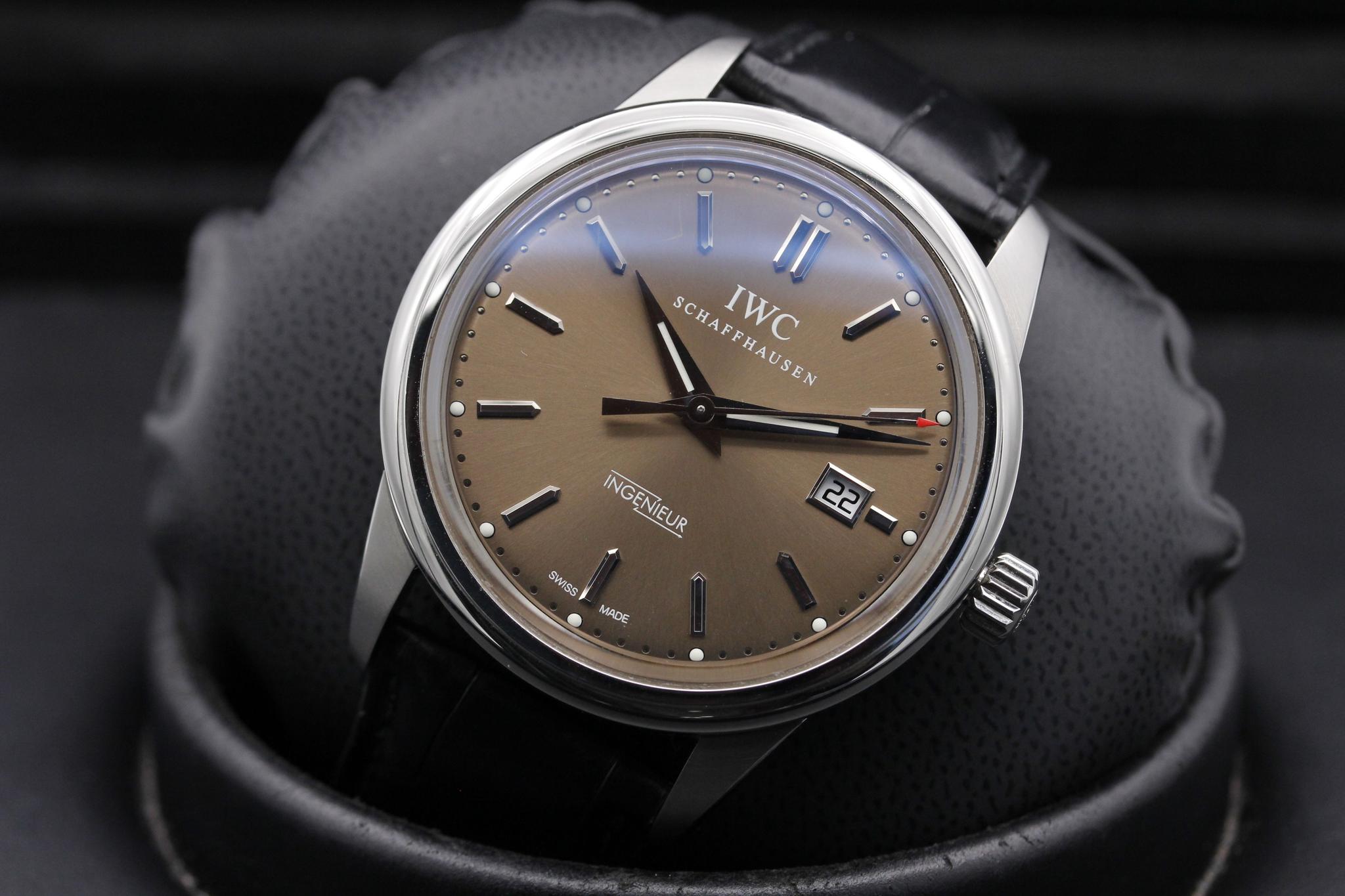 Watch Image 9