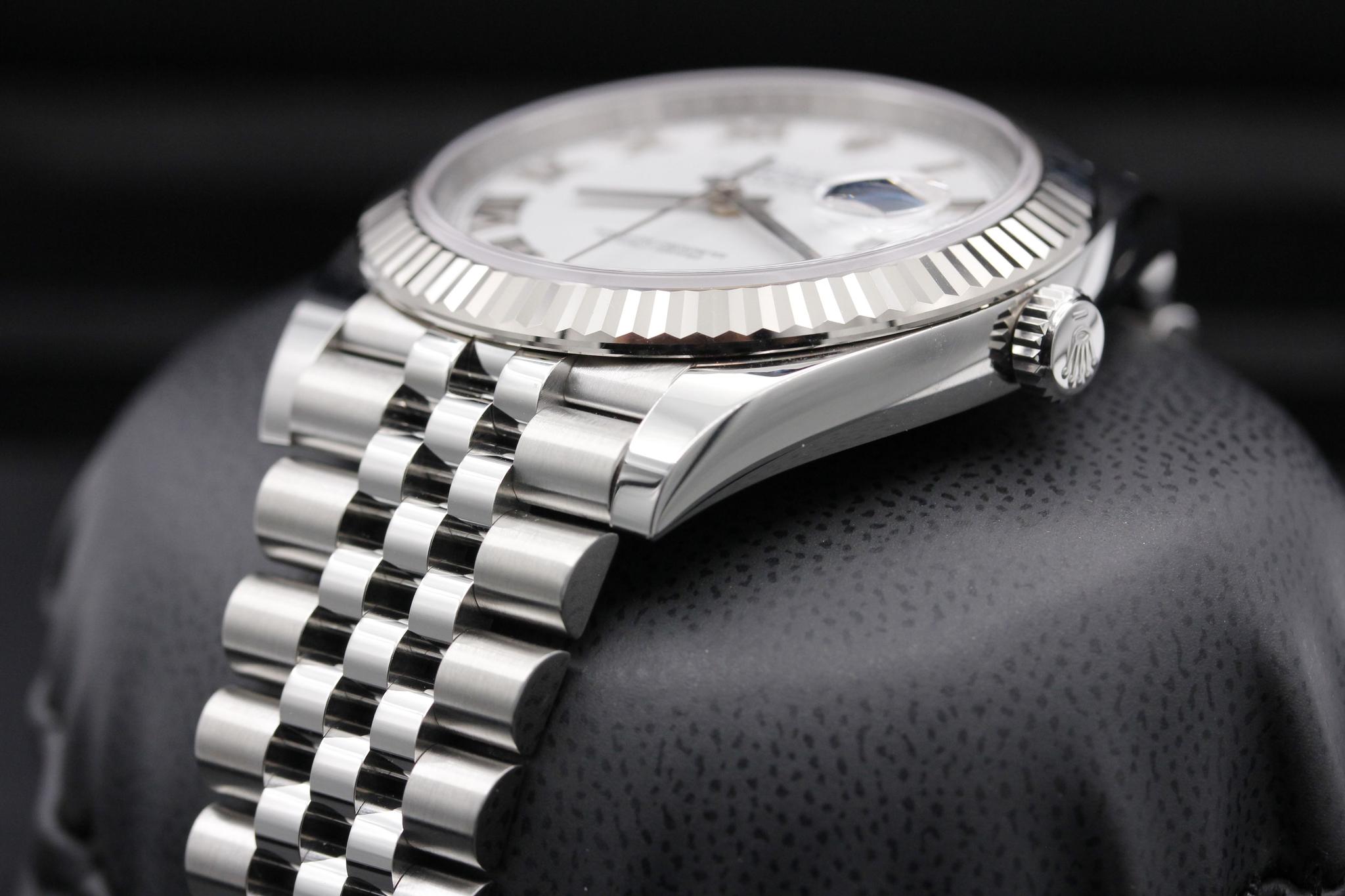 Watch Image 2