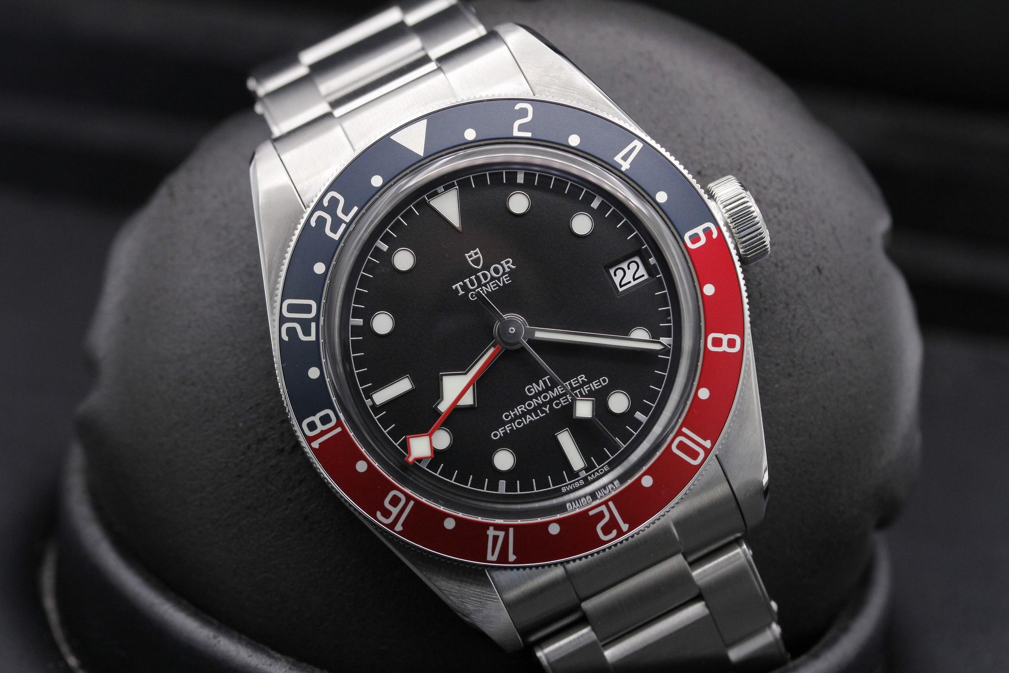 Watch Image 10