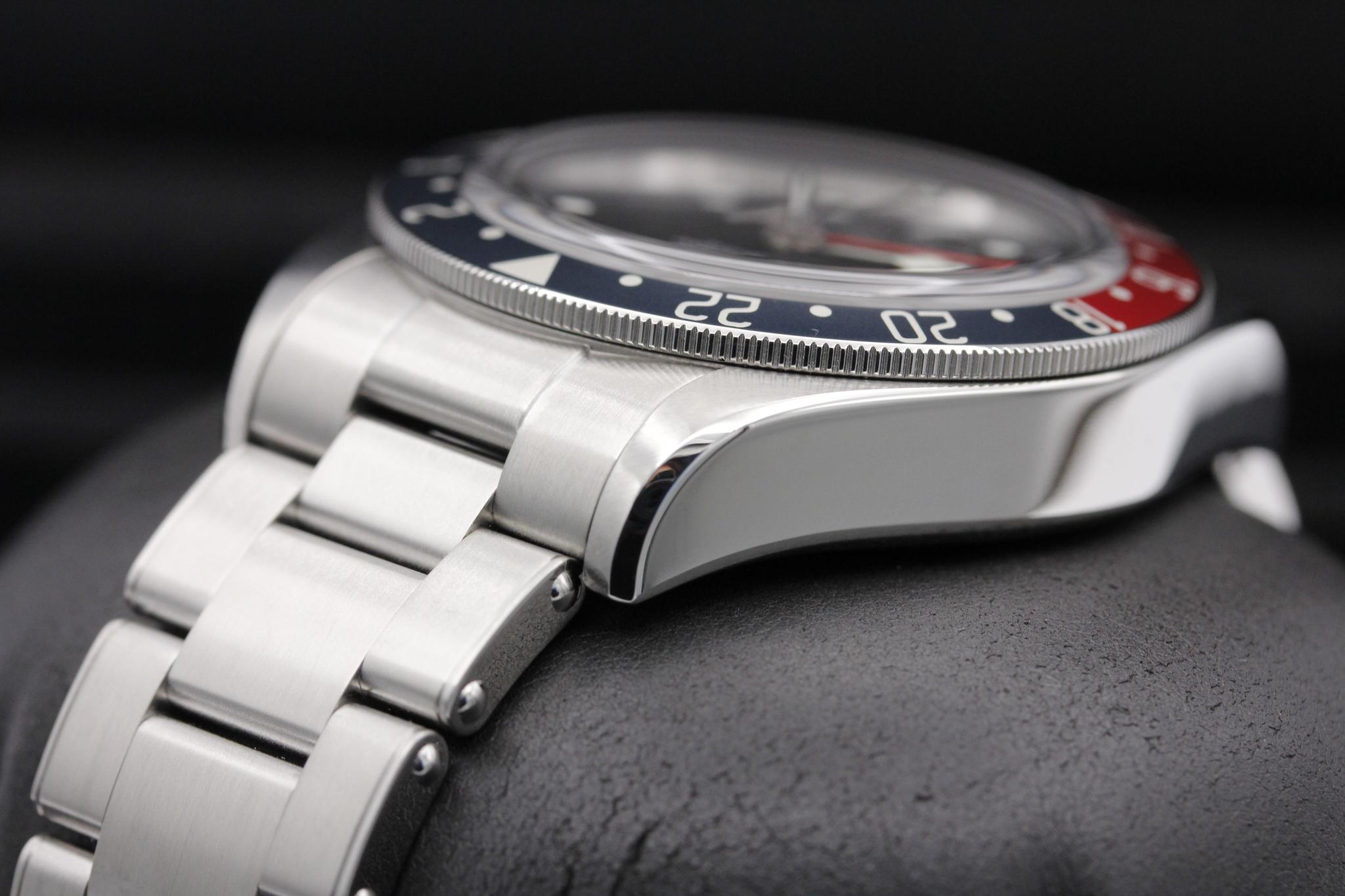 Watch Image 5