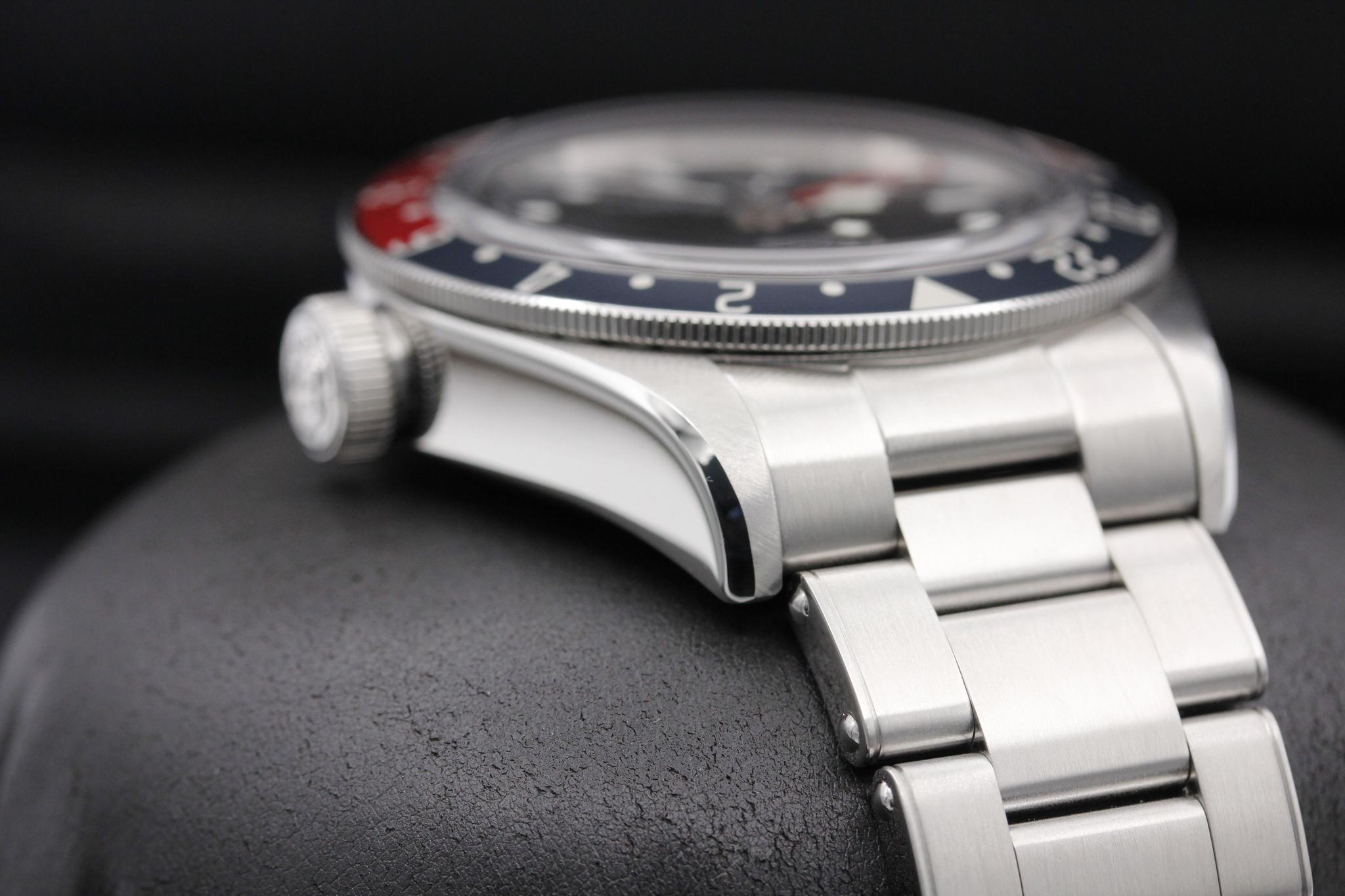 Watch Image 4