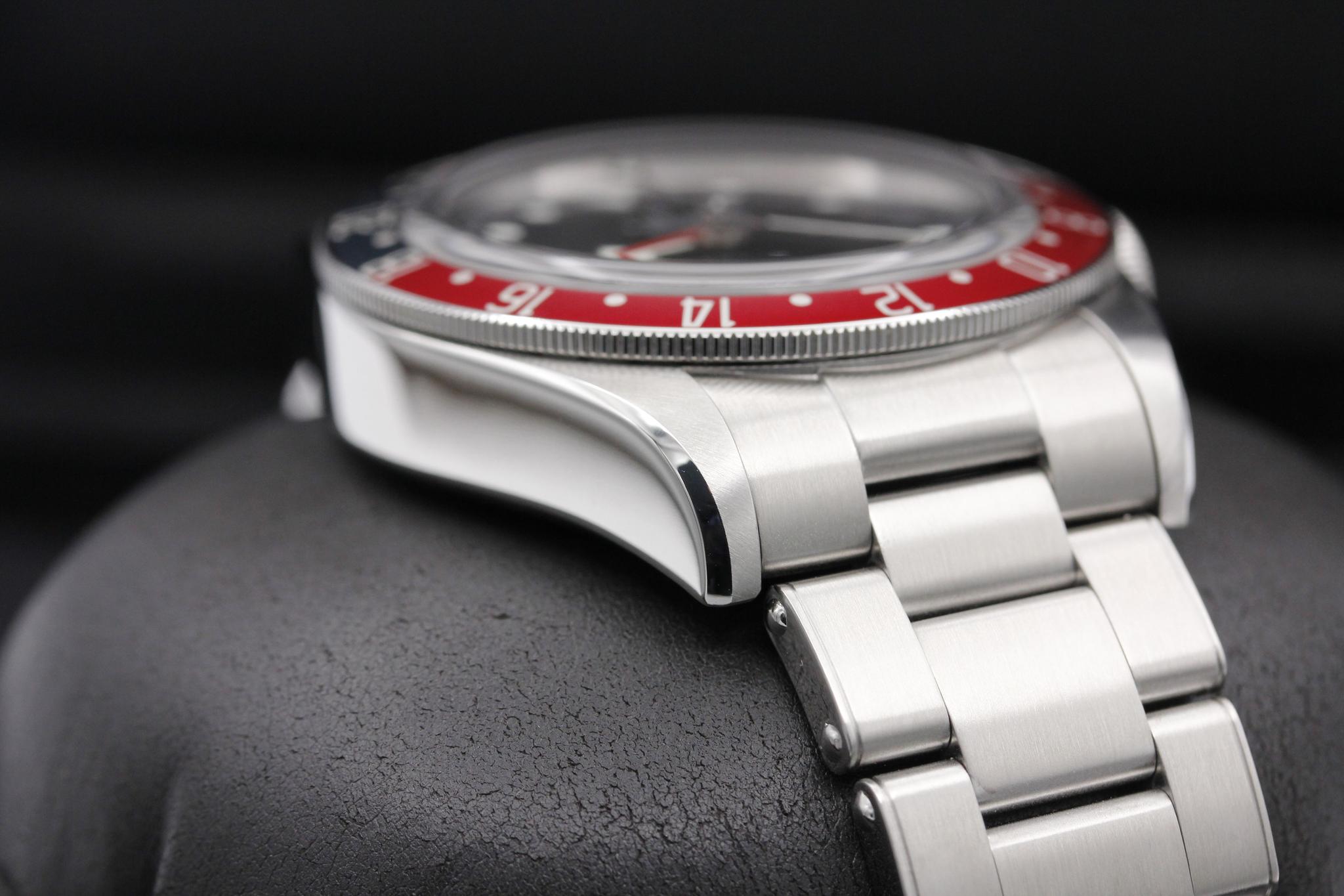 Watch Image 6