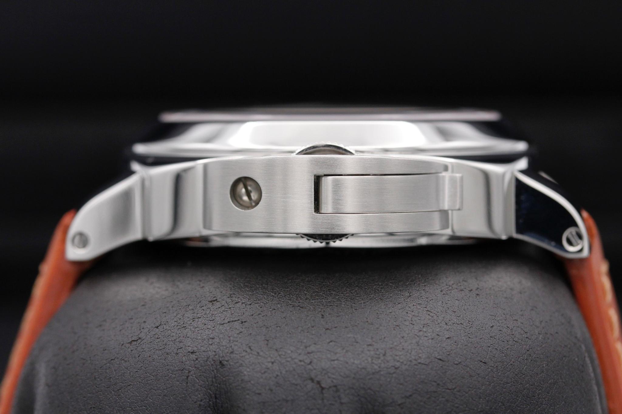Watch Image 3
