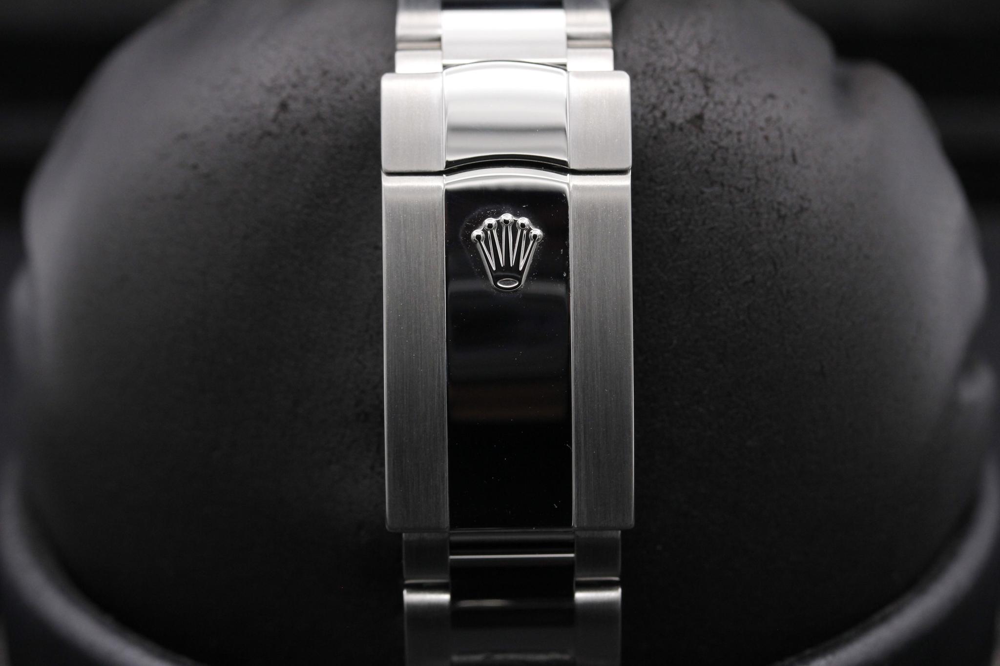 Watch Image 7