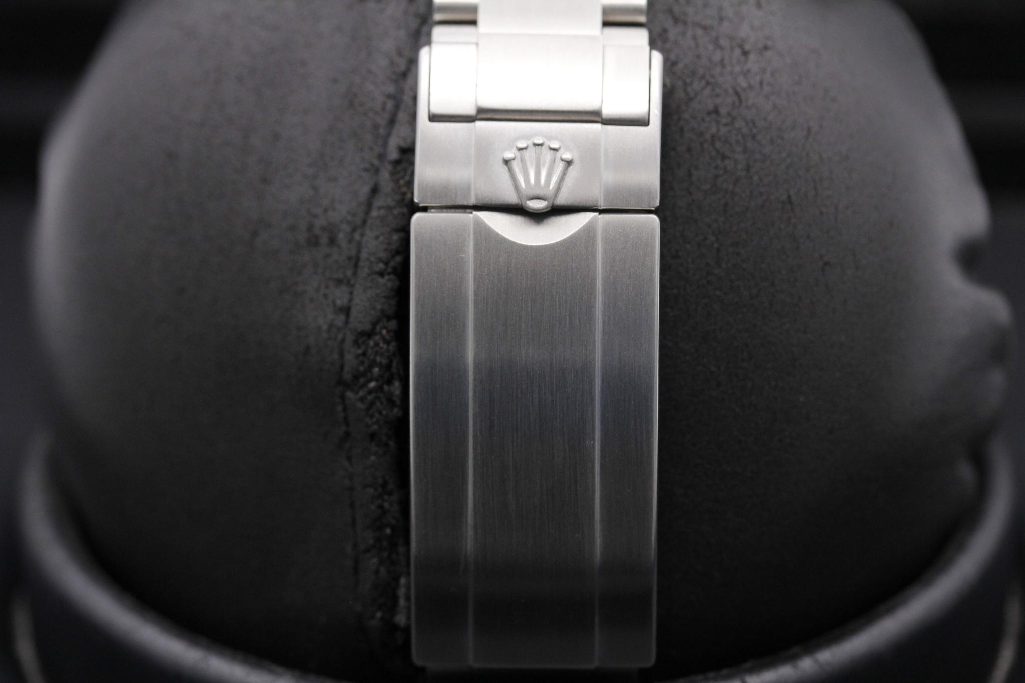 Watch Image 8
