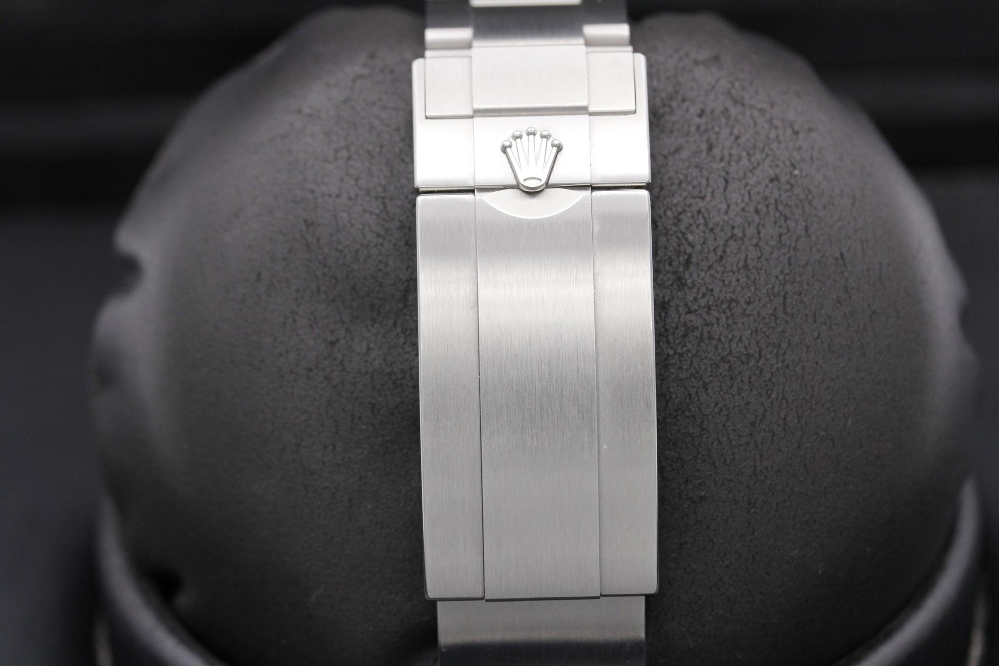 Watch Image 7