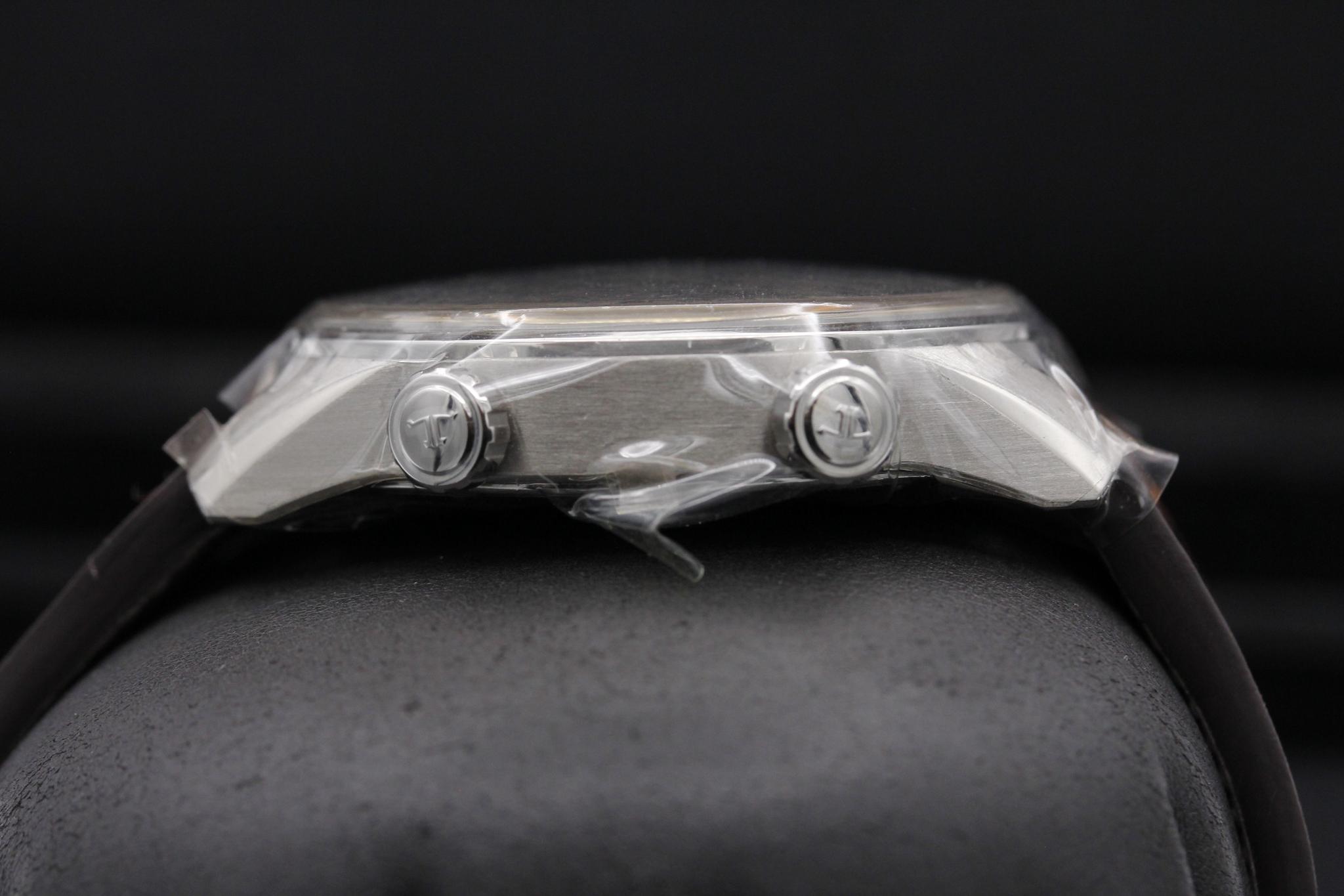 Watch Image 3