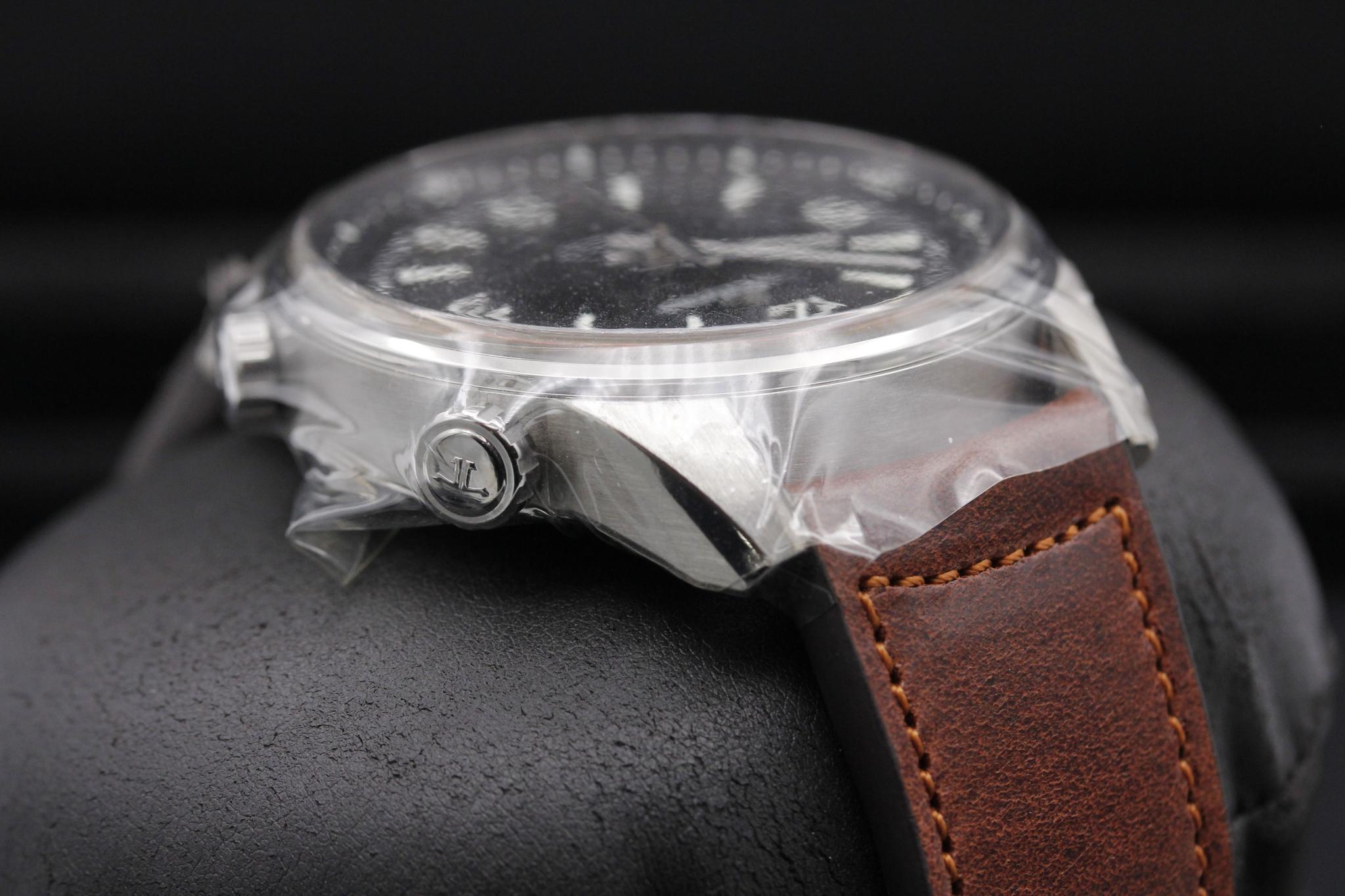 Watch Image 4
