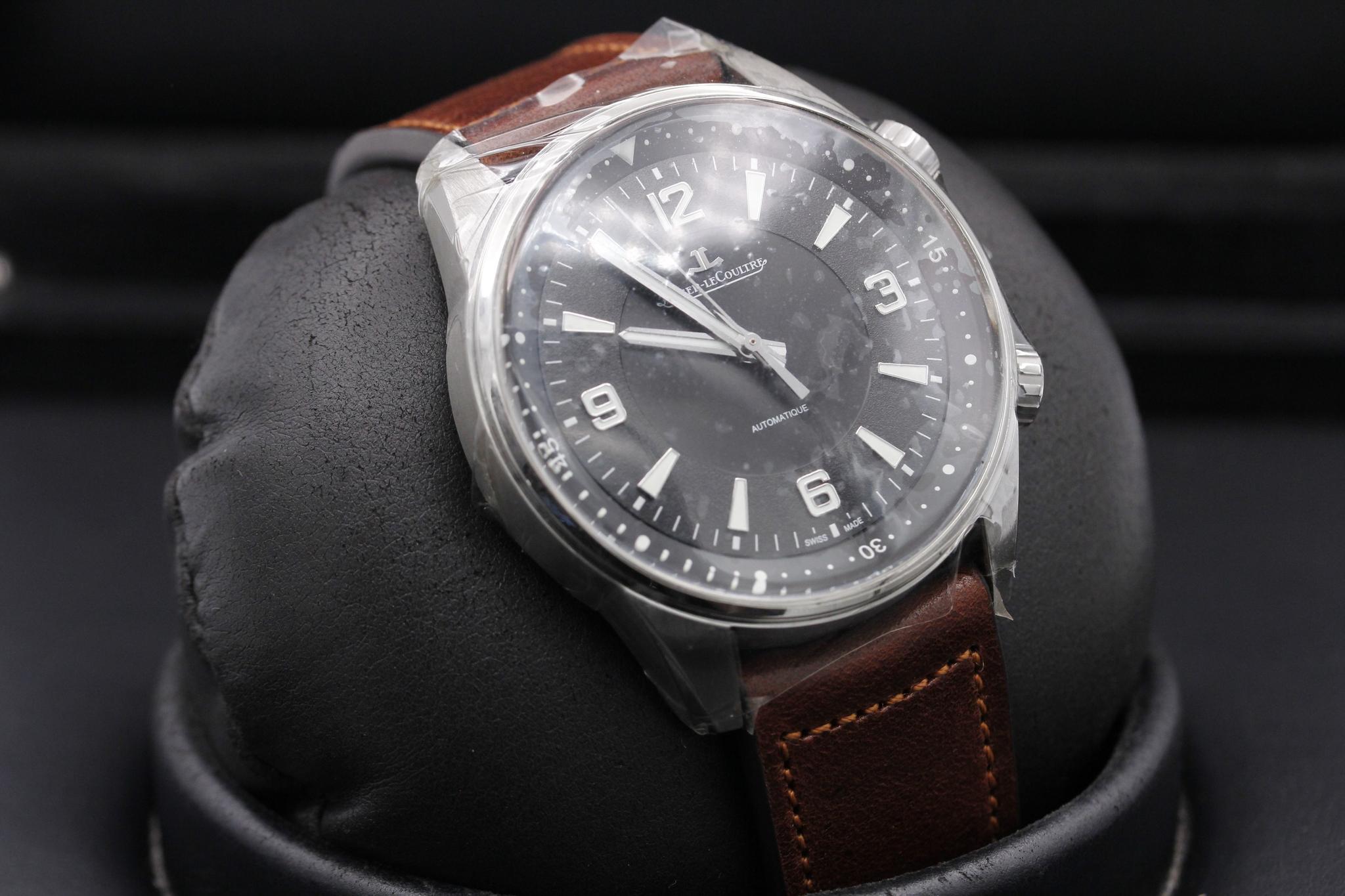Watch Image 10