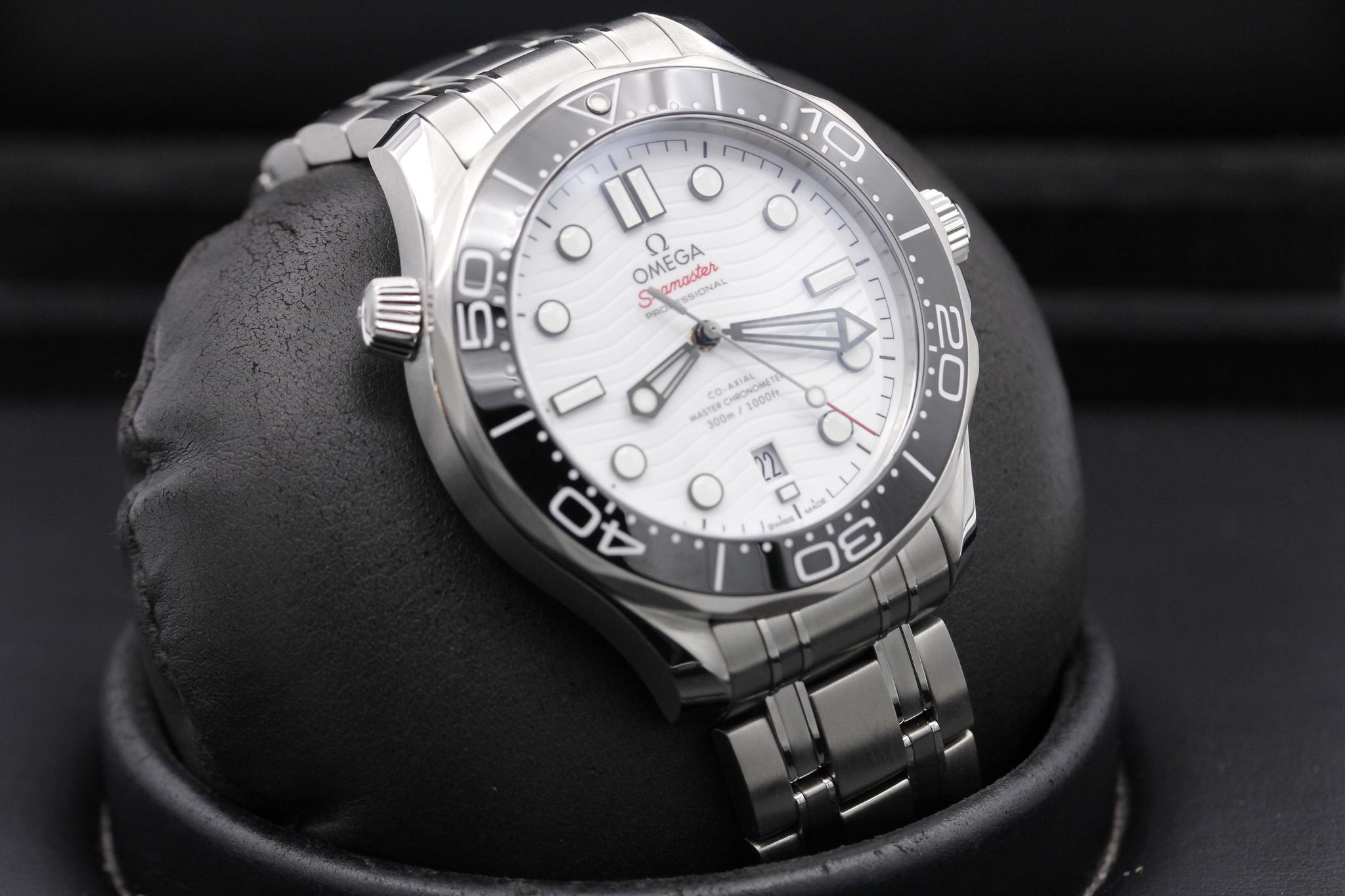 Watch Image 10