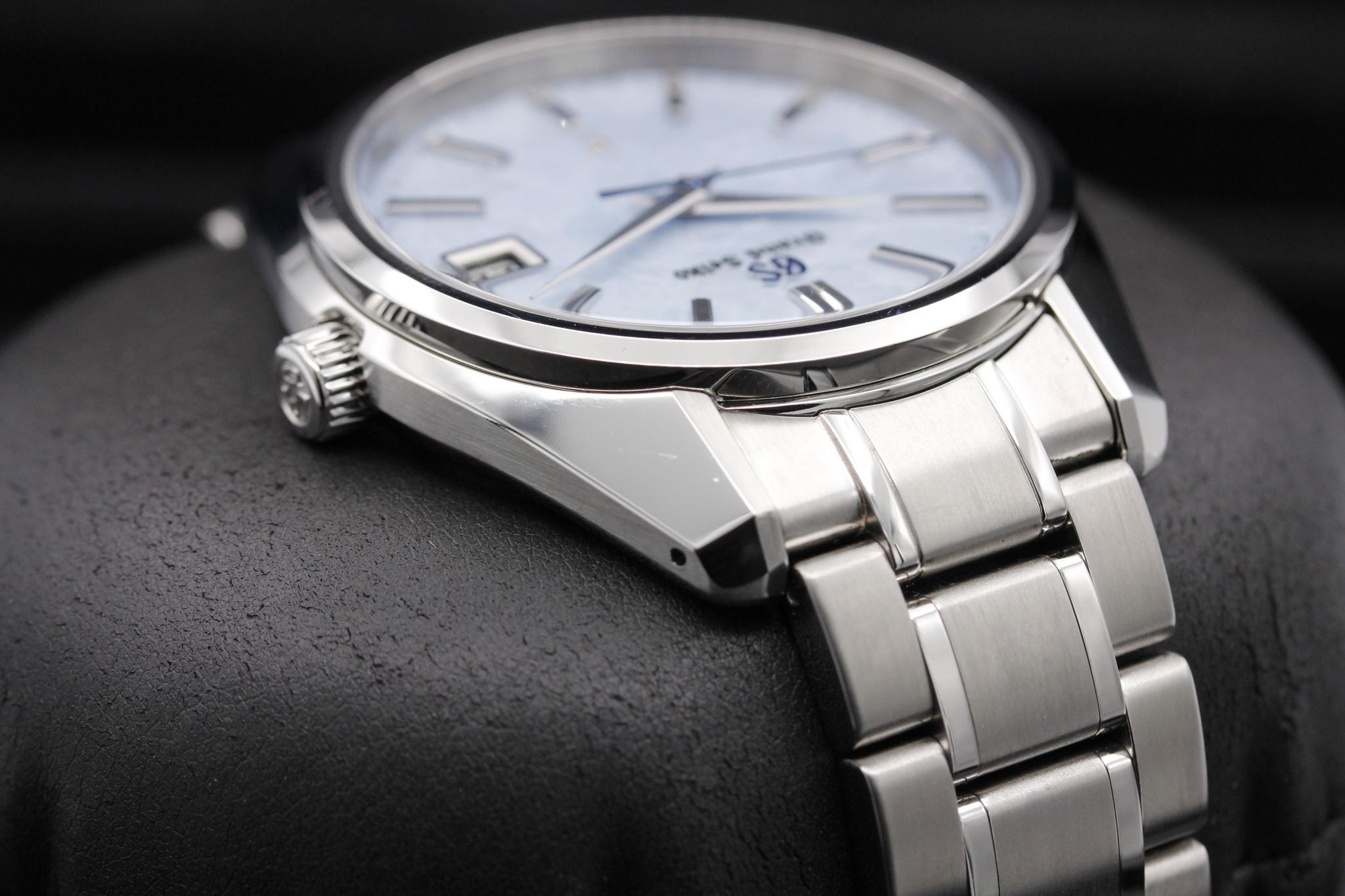 Watch Image 4