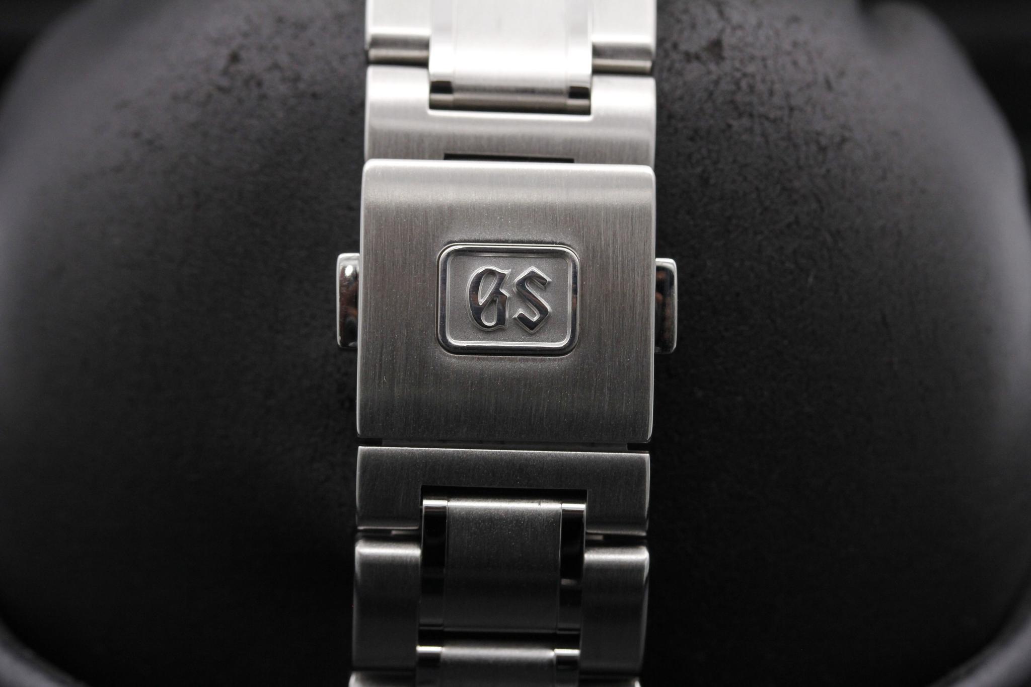Watch Image 8