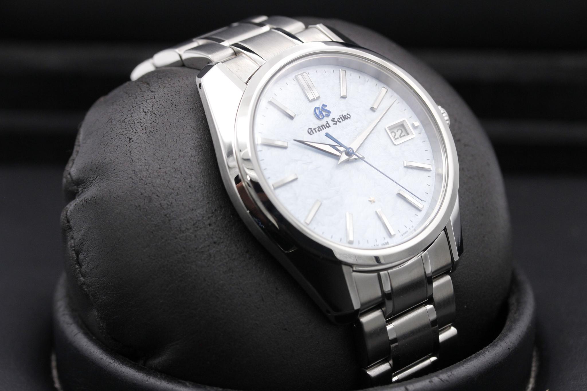 Watch Image 10